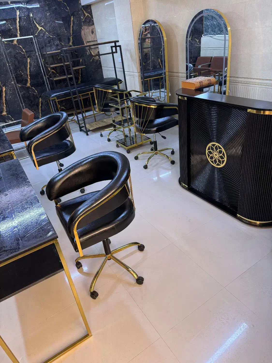 جذب پرسنل برای سالن زیبایی و مرکز لیزر نگین|استخدام درمانی، زیبایی، بهداشتی|پرند, فاز ۵|دیوار