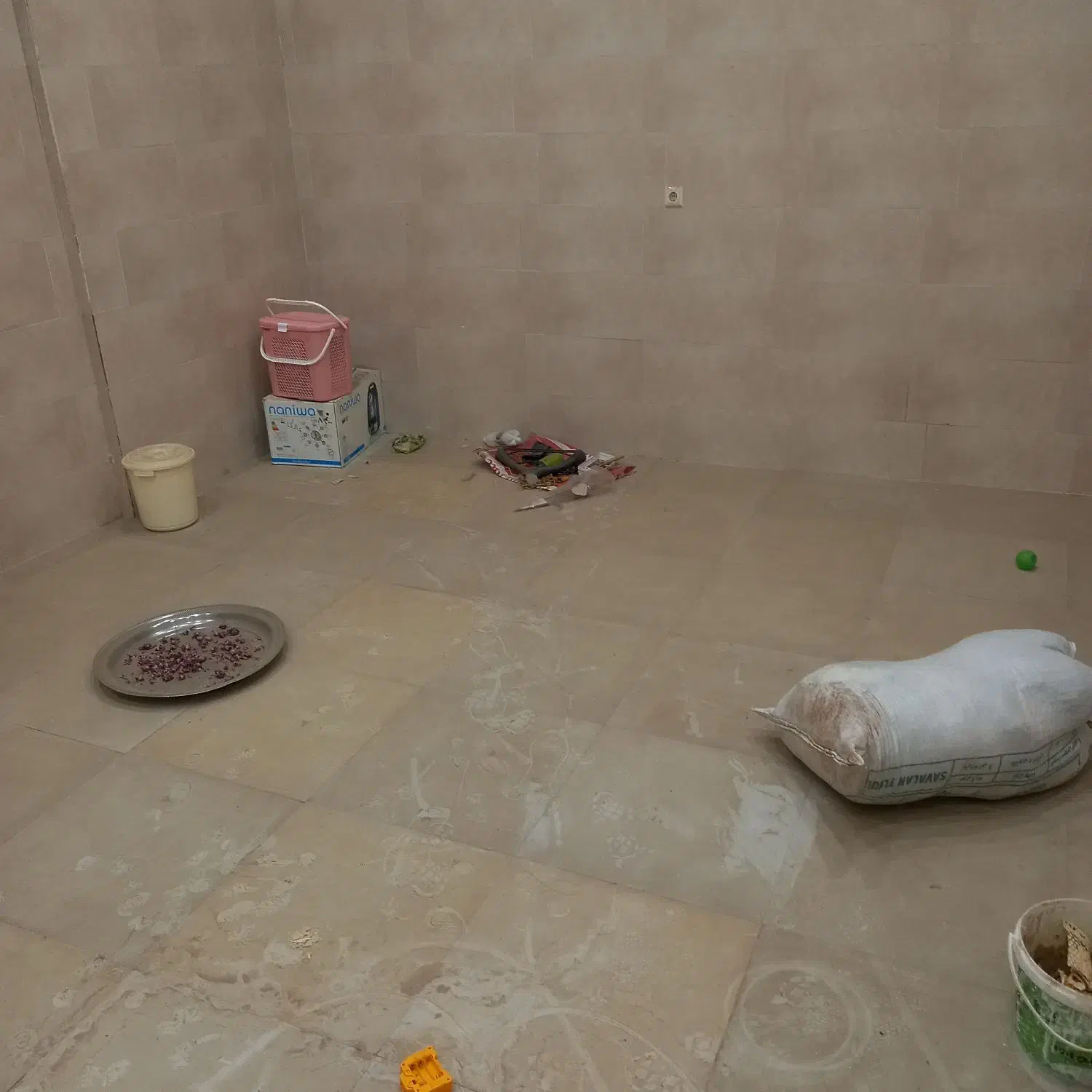 یک مغازه ۳۵ متری|اجارهٔ مغازه و غرفه|خوی, |دیوار