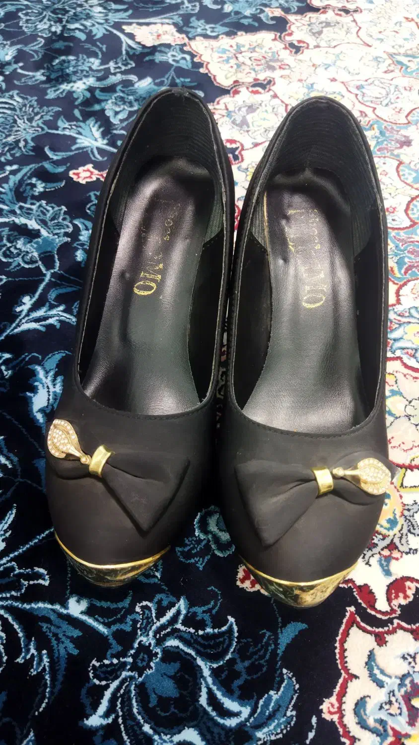 کفش|کیف، کفش، کمربند|کاشمر, |دیوار