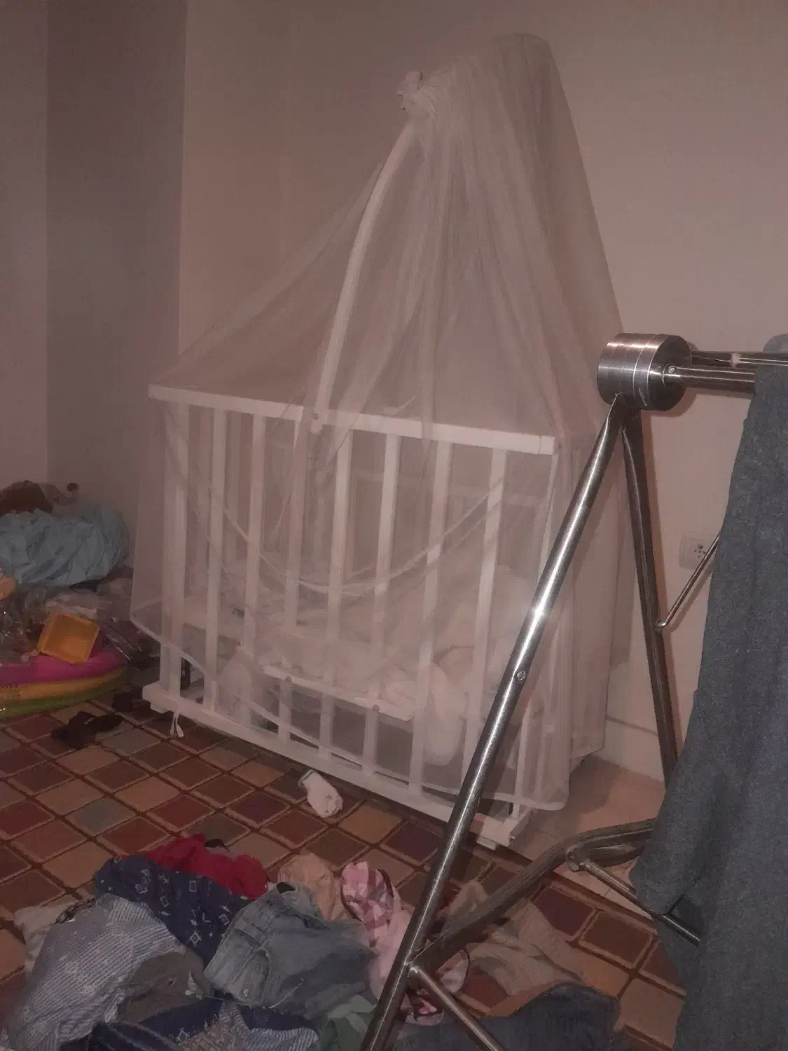 گهواره کنار مادر|تخت و صندلی بچه|پردیس, فاز ۲|دیوار