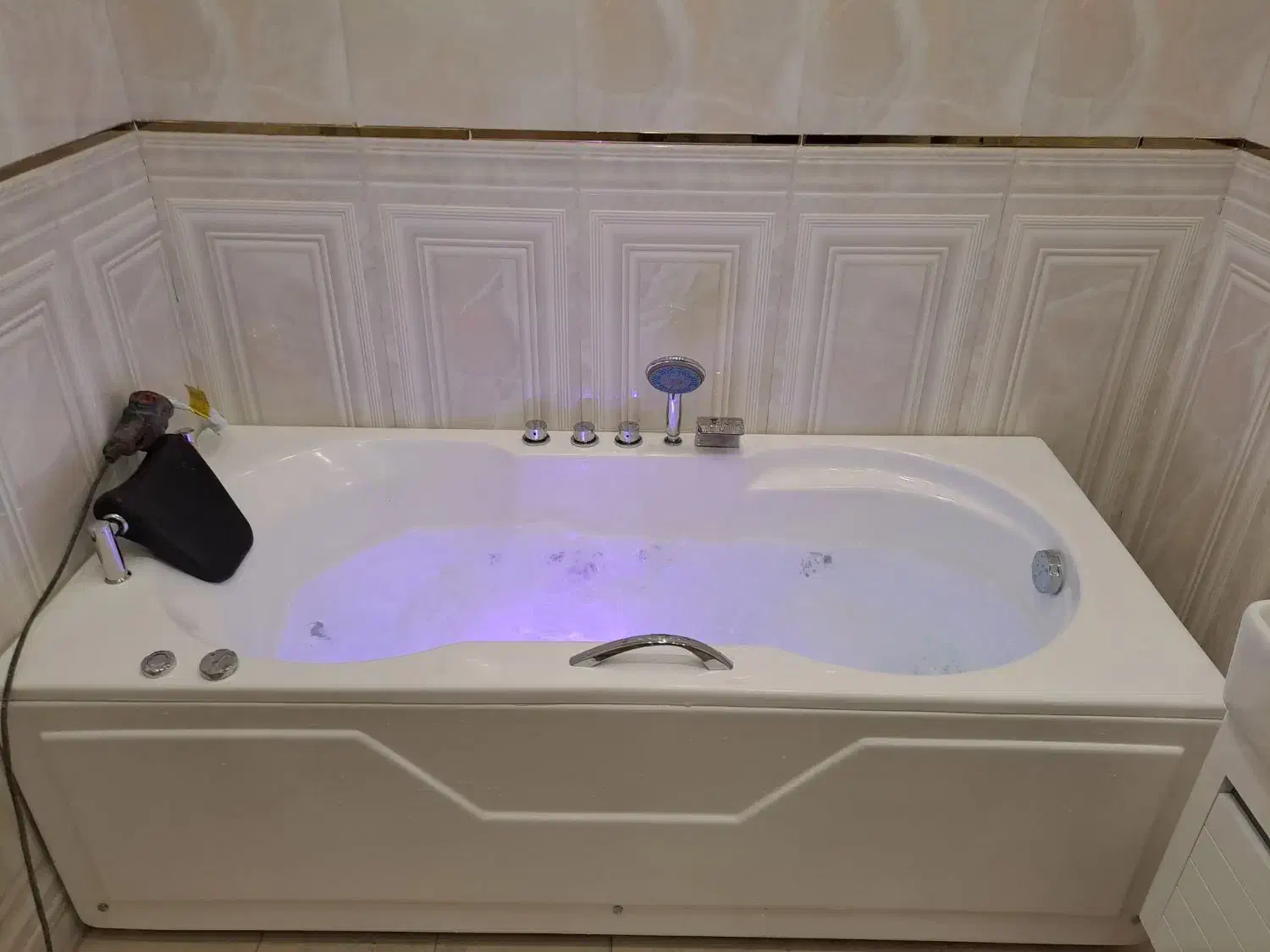 وان و جکوزی یک نفره در ابعاد ۱۵۰ الی ۱۸۰|لوازم حمام|شهریار, رزکان|دیوار