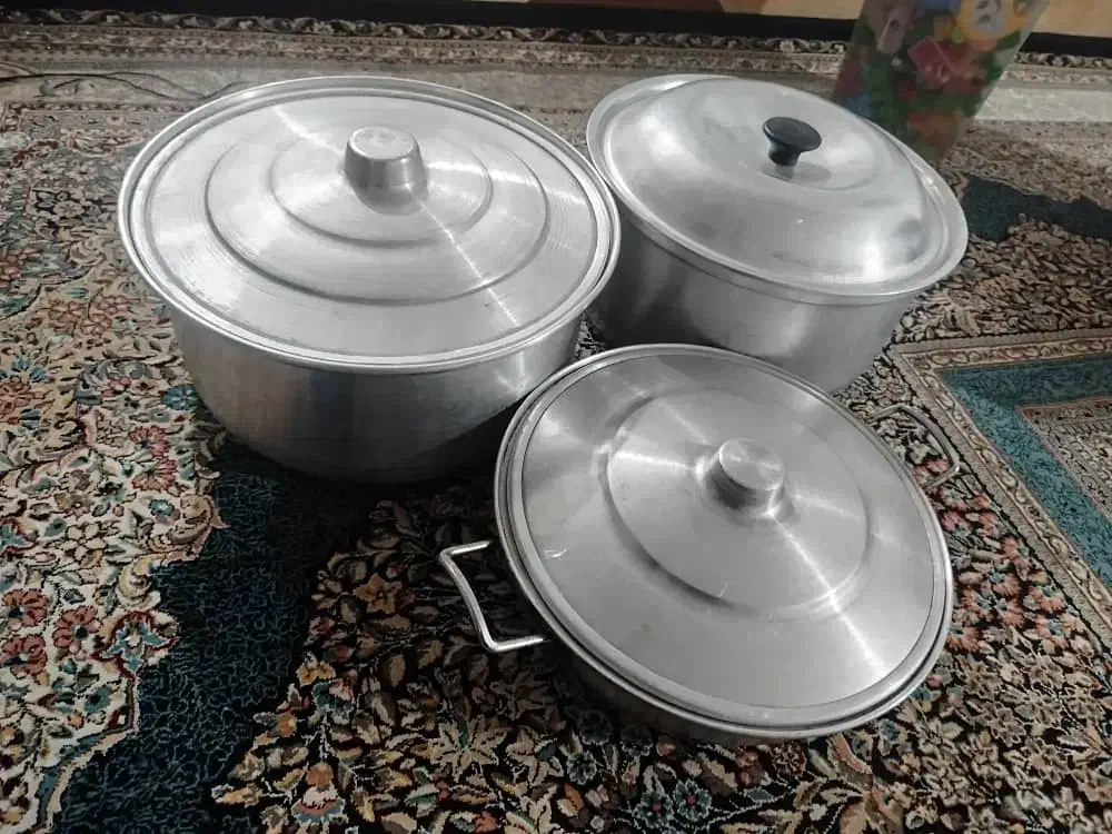 دو عددقابلمه و یک عدد ماهیتابه و دو سینی و صندلی|ظروف پختوپز|بندرعباس, |دیوار