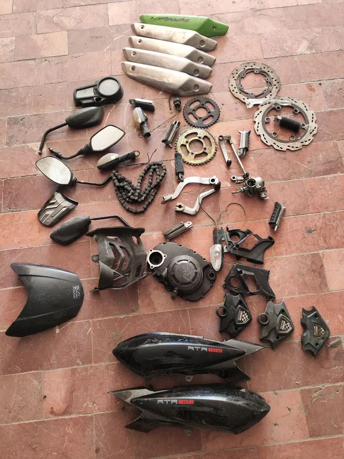 لوازم آپاچی|قطعات یدکی و لوازم جانبی|فردیس, منظریه|دیوار