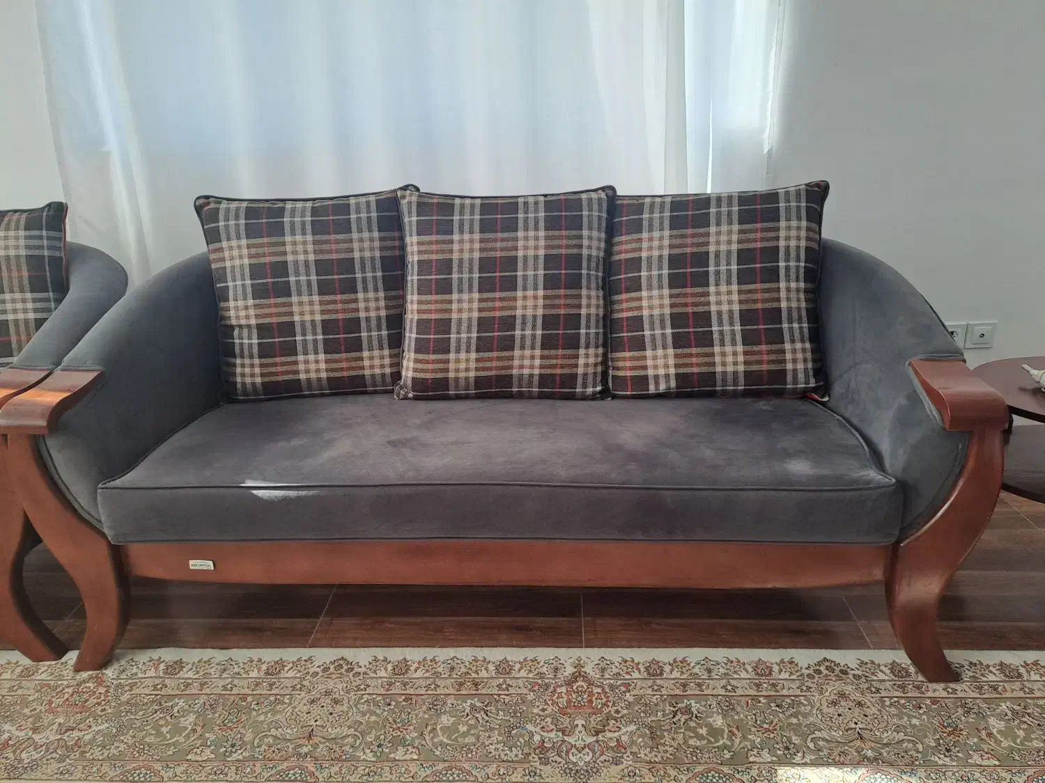 مبل و ۲ تا عسلی|مبلمان خانگی و میز عسلی|سنندج, |دیوار