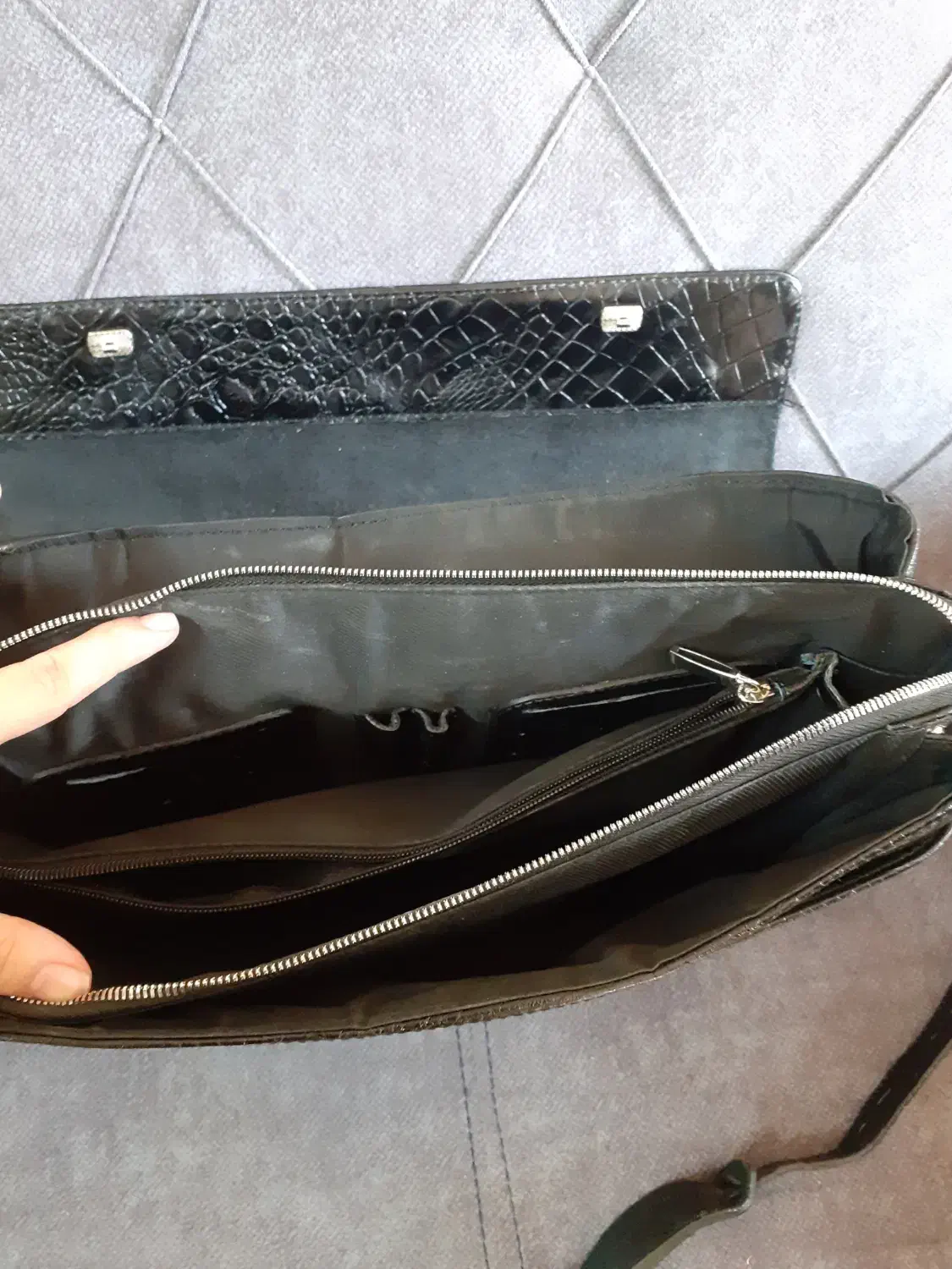 کیف دانشجویی و جای لبتاپ بسیار تمیز|کیف، کفش، کمربند|پرند, فاز ۵|دیوار