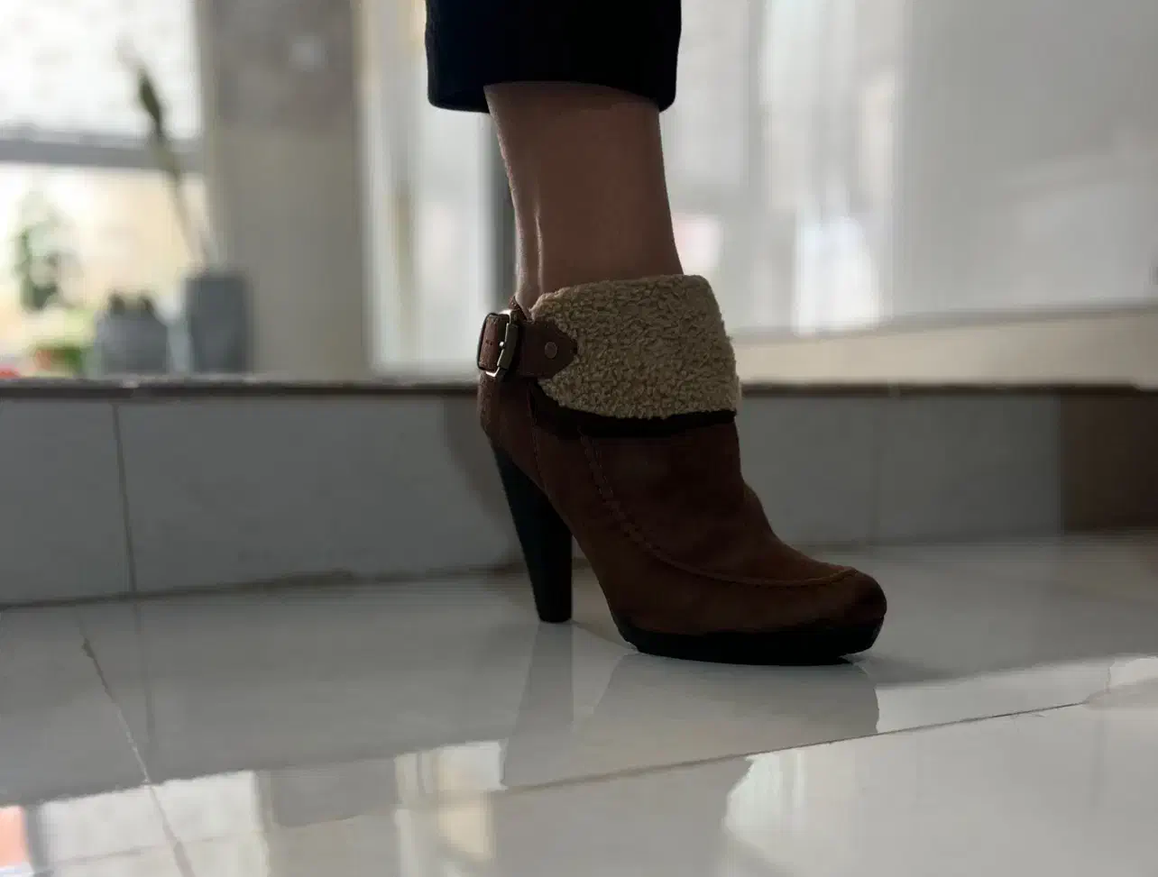 چند جفت کفش زنانه و بچگانه اورجینال|کیف، کفش، کمربند|الوند, |دیوار