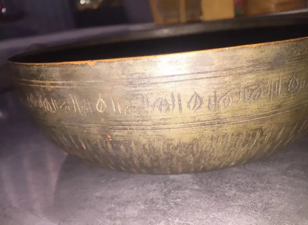 کاسه وسینی خط دار|کلکسیون اشیاء عتیقه|شیراز, قدوسی غربی|دیوار