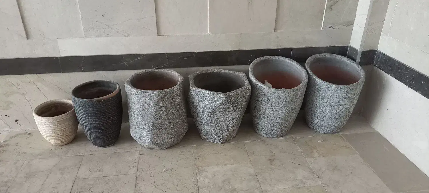 ۵ عدد گلدان بزرگ سفالی به رنگ طوسی کاملا سالم|گل و گیاه طبیعی|تهران, ائمه اطهار|دیوار