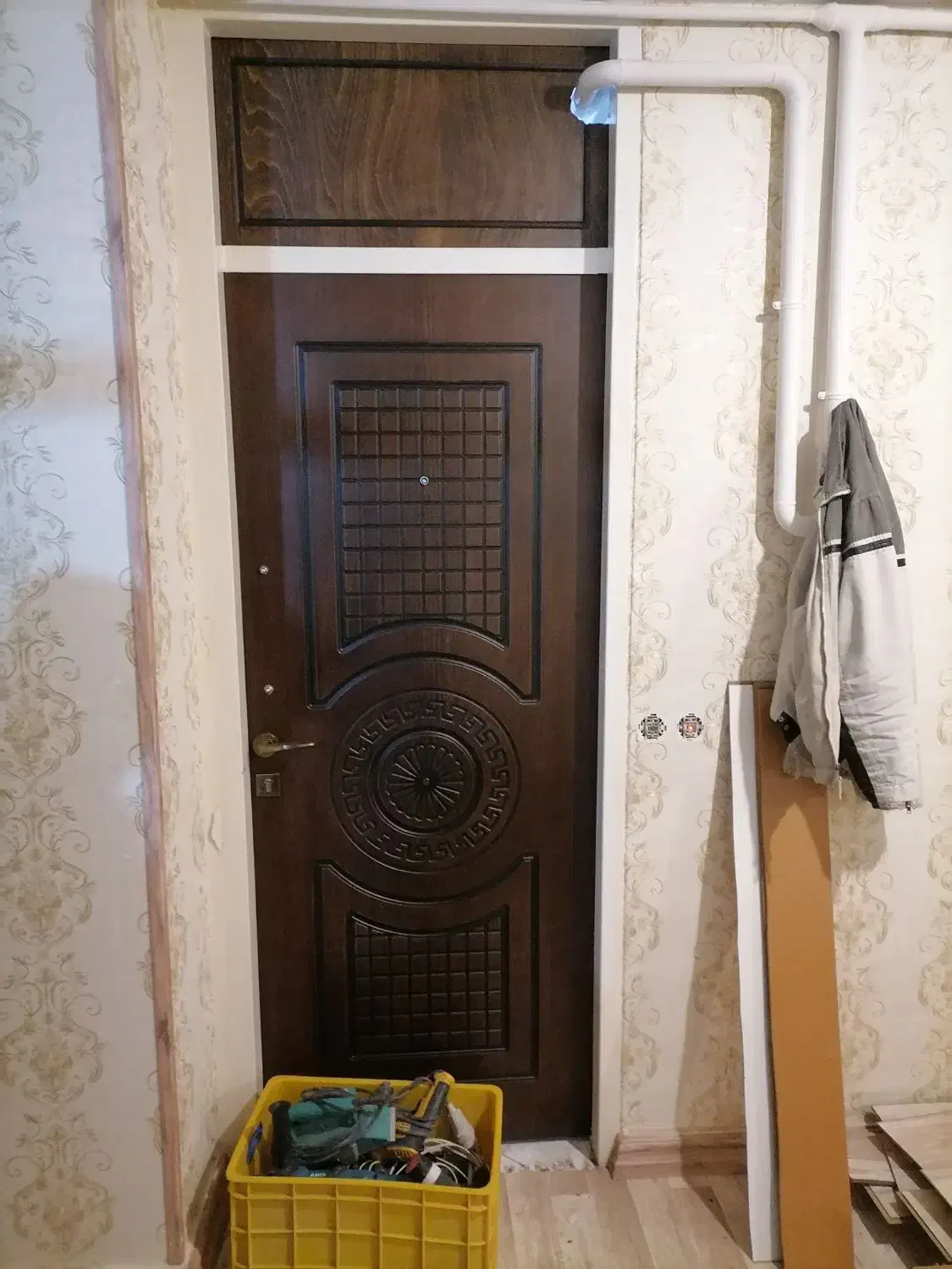 تولید و نصب درب اتاق و درب ورودی،نصب چارچوب چوبی|مصالح و تجهیزات ساختمان|تبریز, |دیوار