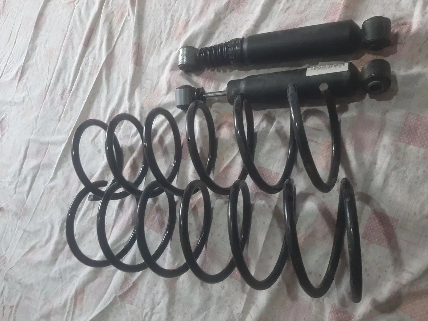 فروش یه جفت کمک عقب پژو و فنر جلو|قطعات یدکی و لوازم جانبی|ملایر, |دیوار