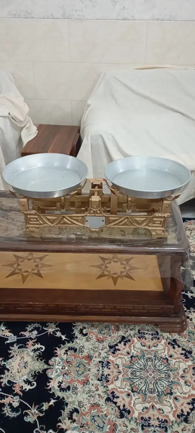 ترازو 30کیلویی قدیمی|کلکسیون اشیاء عتیقه|یزد, |دیوار