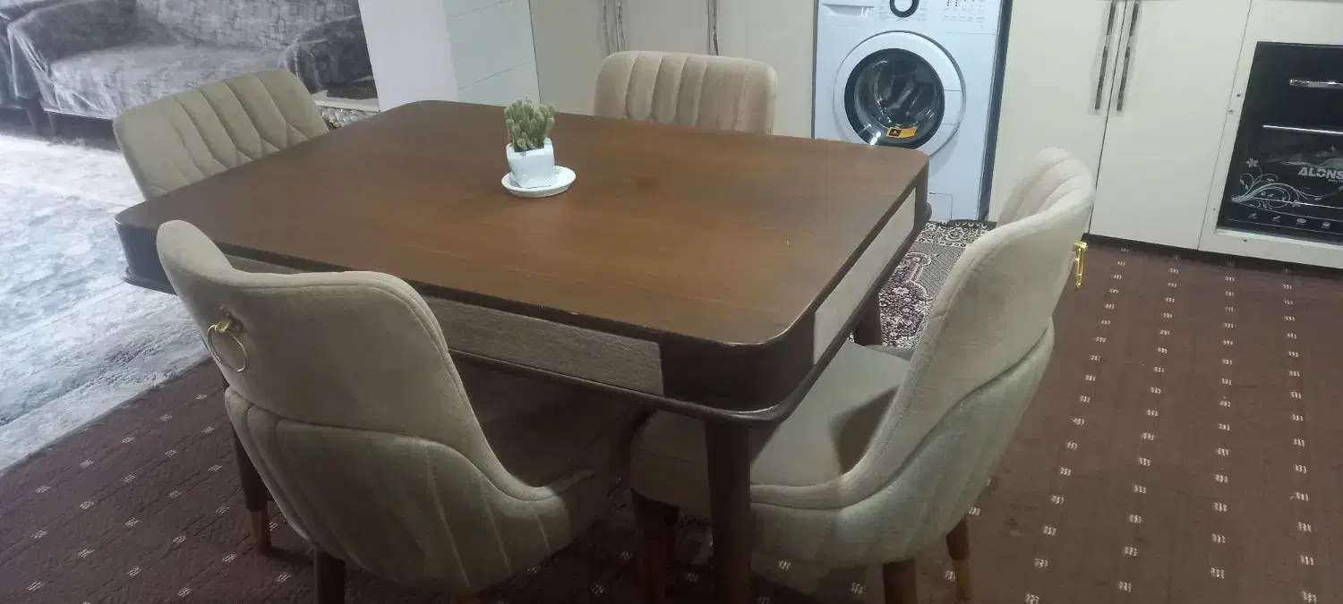 یک میز نهارخوری تر تمیز سلام چوپ روس و سالم|میز و صندلی غذاخوری|بانه, |دیوار