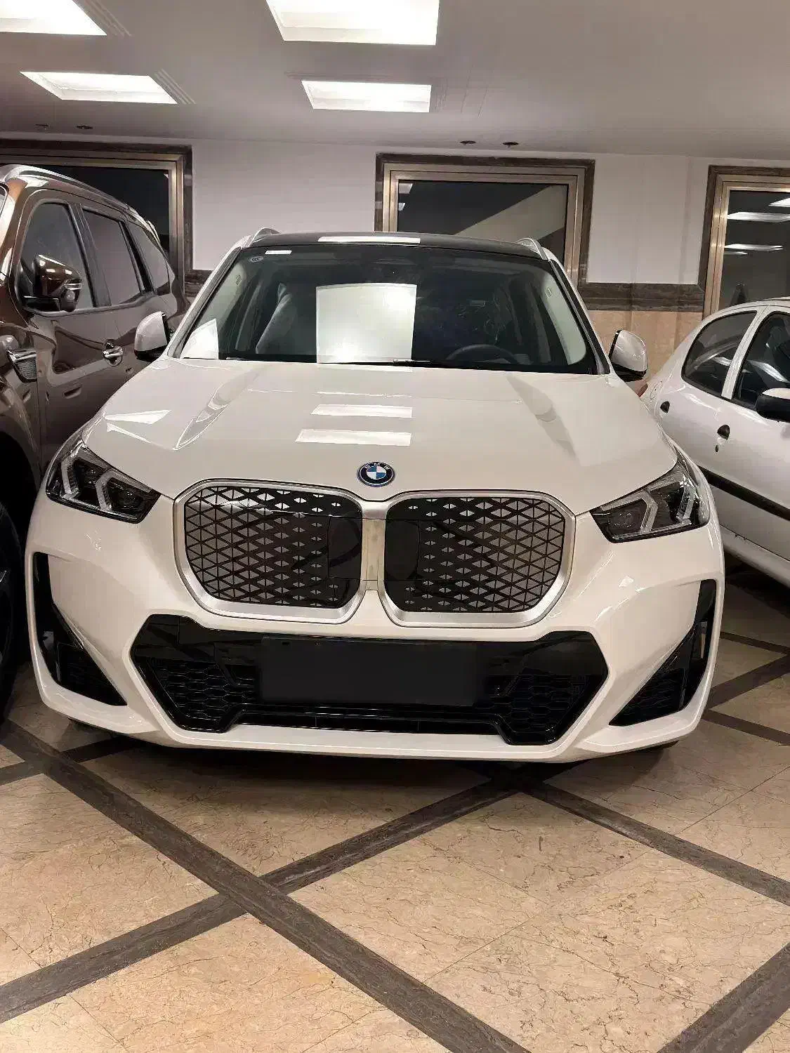 بی ام و ix1 با کیت M سفید مدل 2025 خشک با مدارک|خودرو سواری و وانت|تهران, امانیه|دیوار
