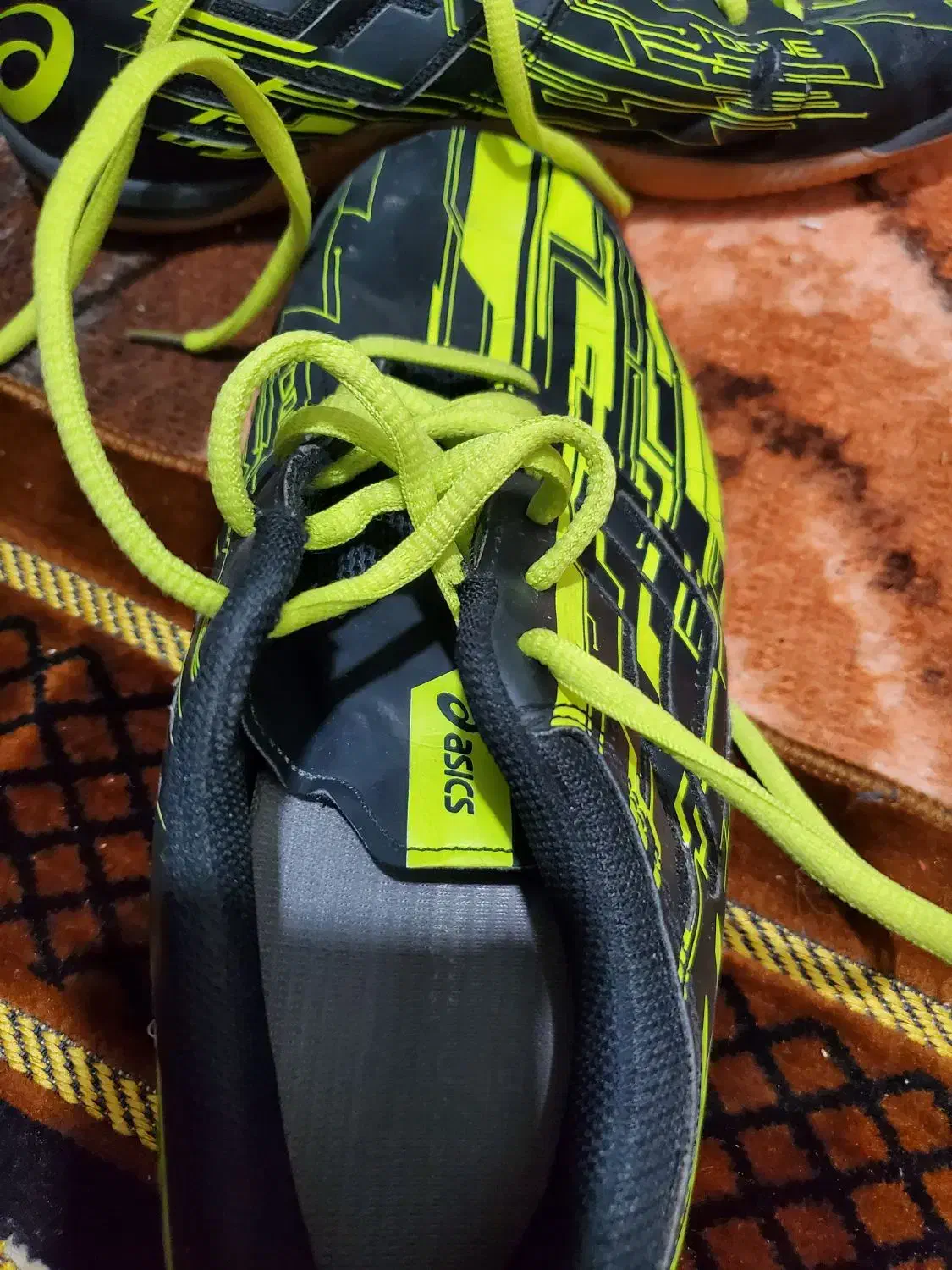 کفش فوتسال|کیف، کفش، کمربند|سلماس, |دیوار