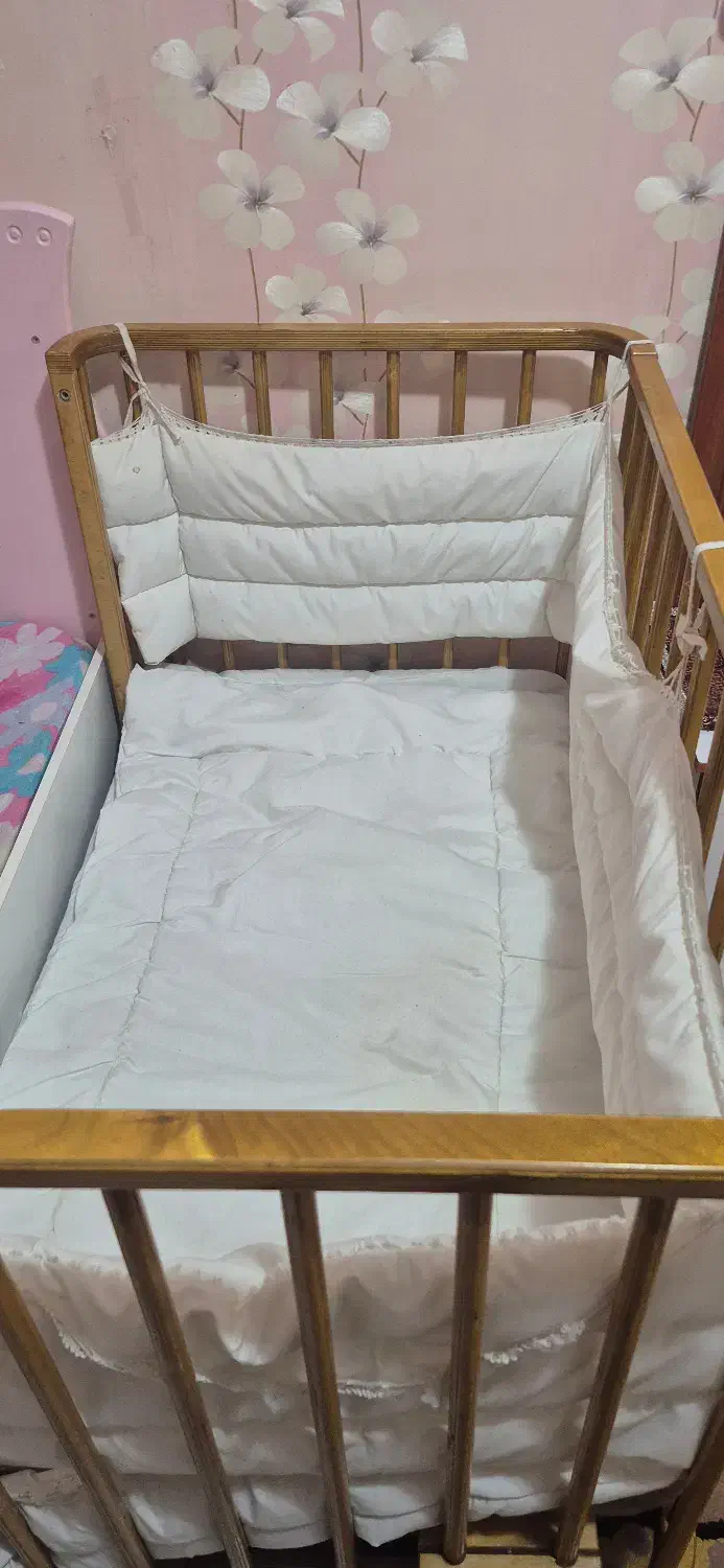 تخت چوبی کنار مادر گهواره شو قابل تنظیم دست دو|تخت و صندلی بچه|اردبیل, |دیوار