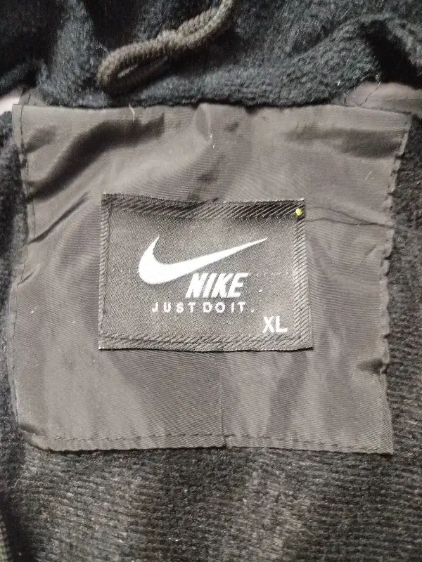 کاپشن|لباس|اصفهان, حصه جنوبی|دیوار