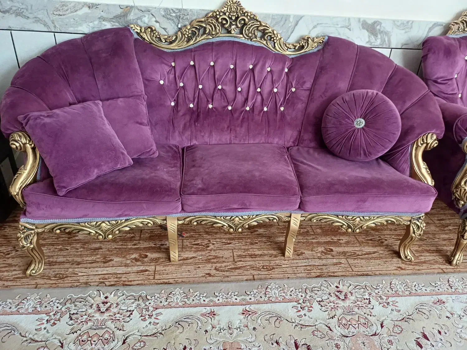 مبل کار کرده نو ۸نفره با ویترین سالم جنس چوب|مبلمان خانگی و میز عسلی|خمینی‌شهر, |دیوار