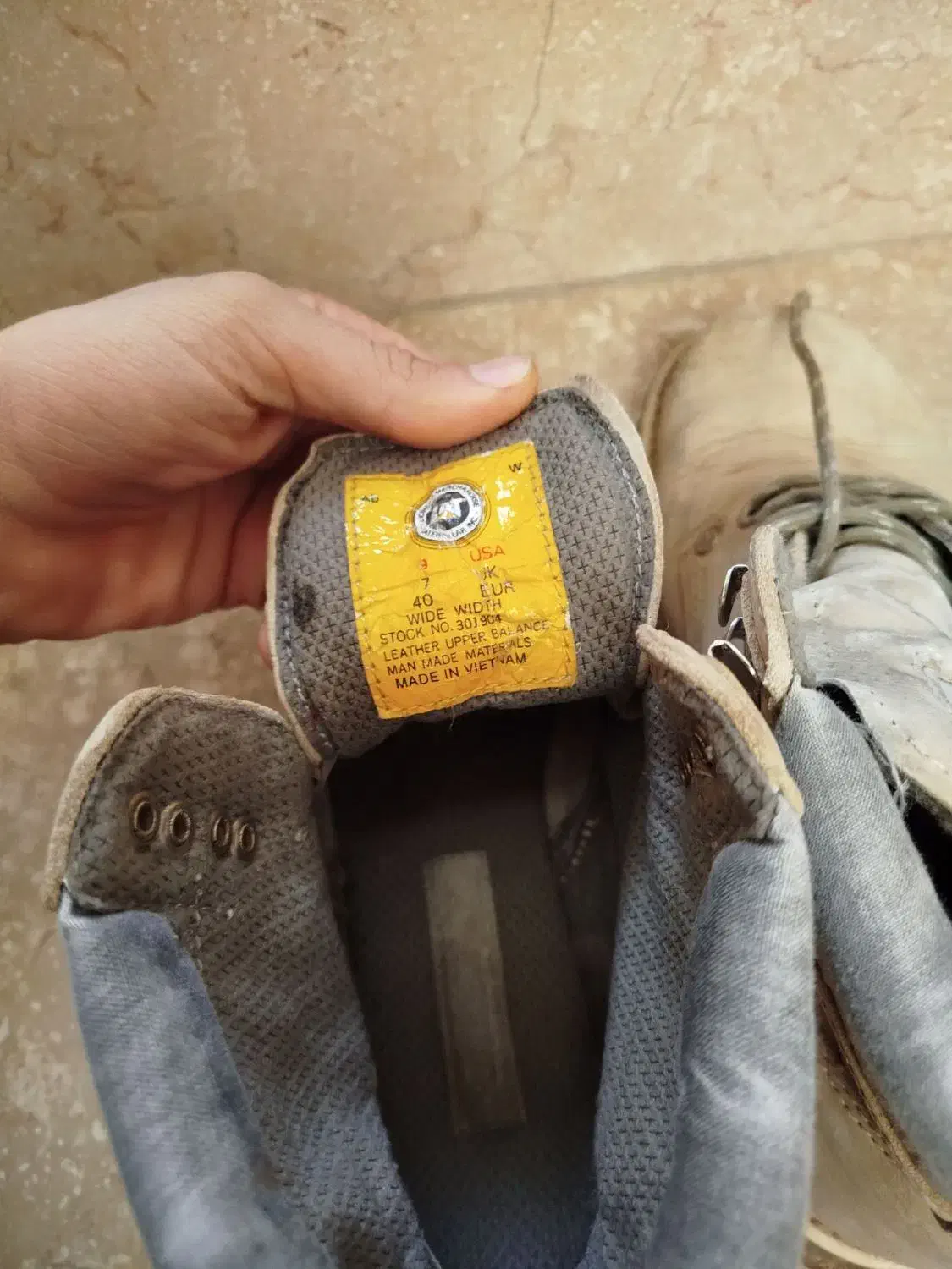 پوتین|کیف، کفش، کمربند|دماوند, گیلاوند|دیوار