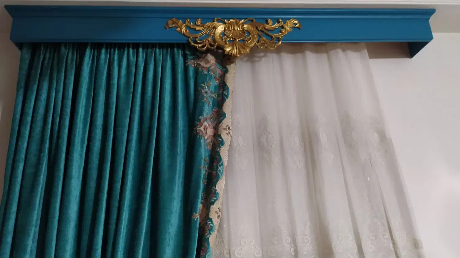 پرده پذیرایی و پشت دری|پرده، رانر، رومیزی|کلاله, |دیوار