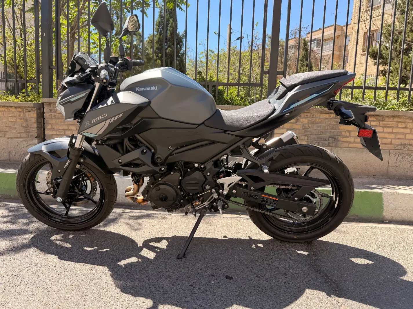 Kawasaki Z250|موتورسیکلت|تهران, سعادت‌آباد|دیوار