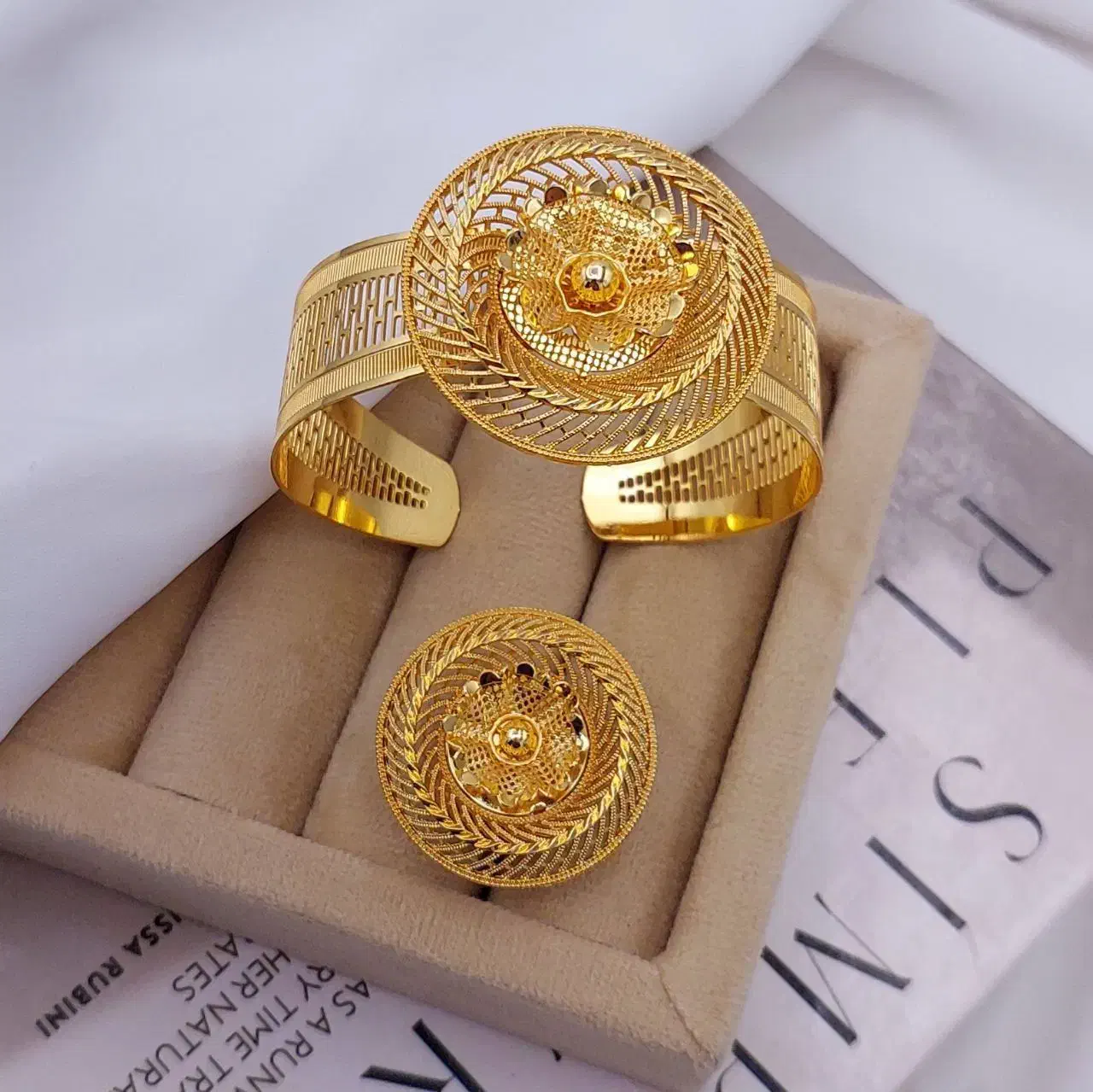 دستبند|بدلیجات|شهریار, شهریار|دیوار