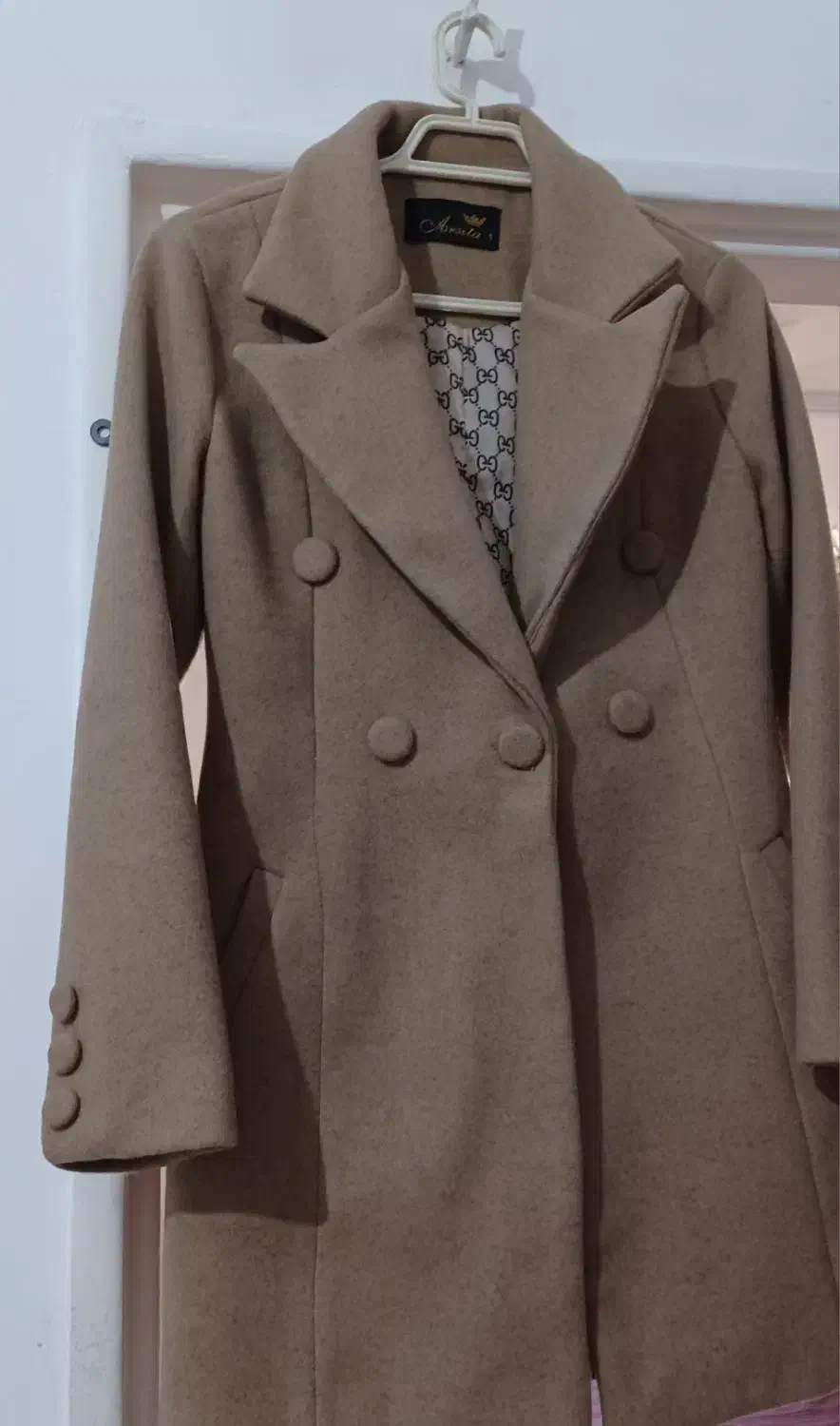 پالتو|لباس|ری, شهرک نظامی|دیوار