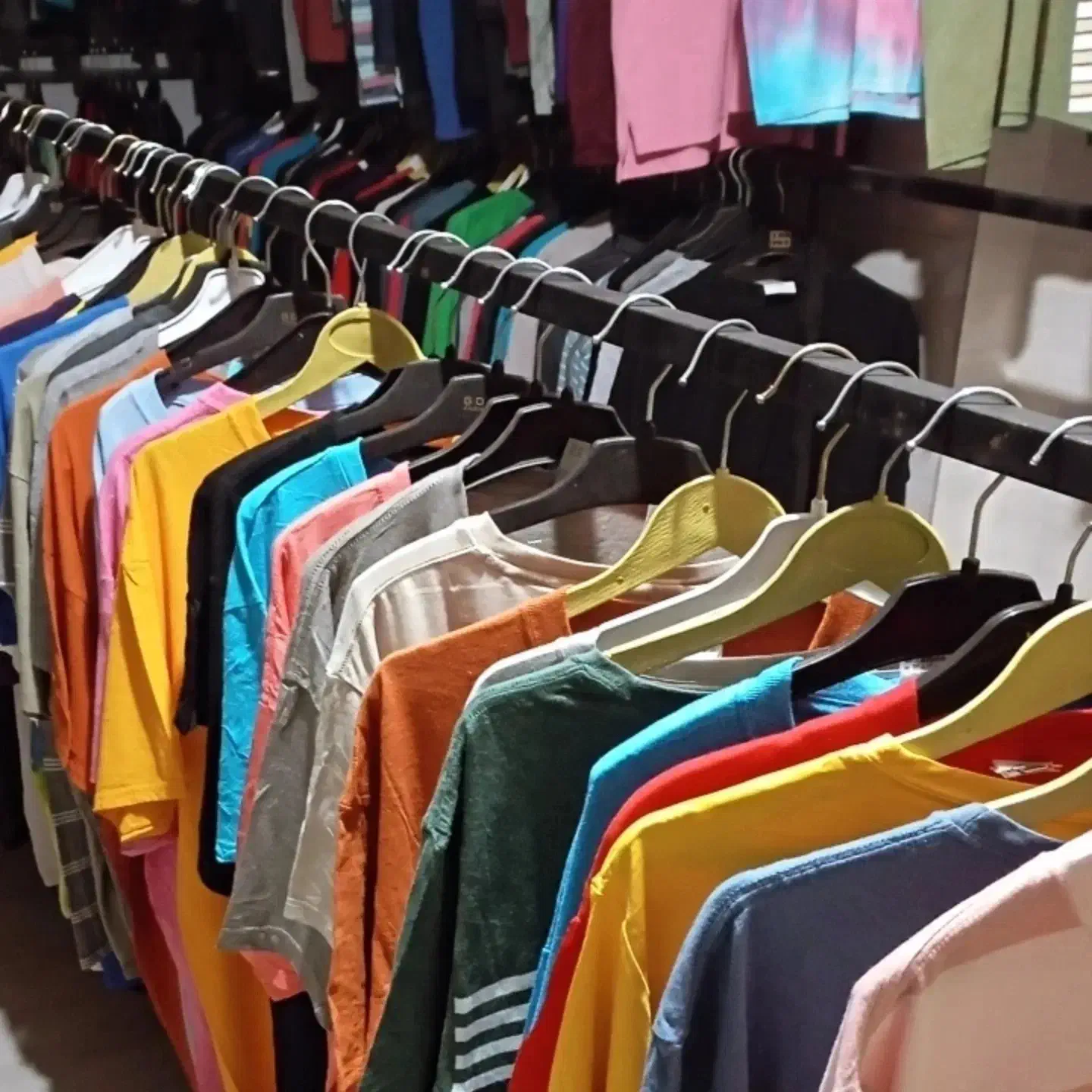 فروشندگی لباس|استخدام خدمات فروشگاه و رستوران|بندر انزلی, چهارفریضه|دیوار