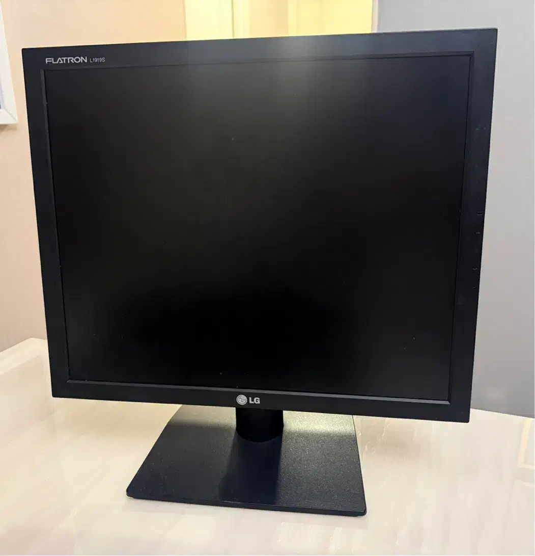 مانیتور ۱۹ اینچ LG|قطعات و لوازم جانبی رایانه|تهران, اختیاریه|دیوار