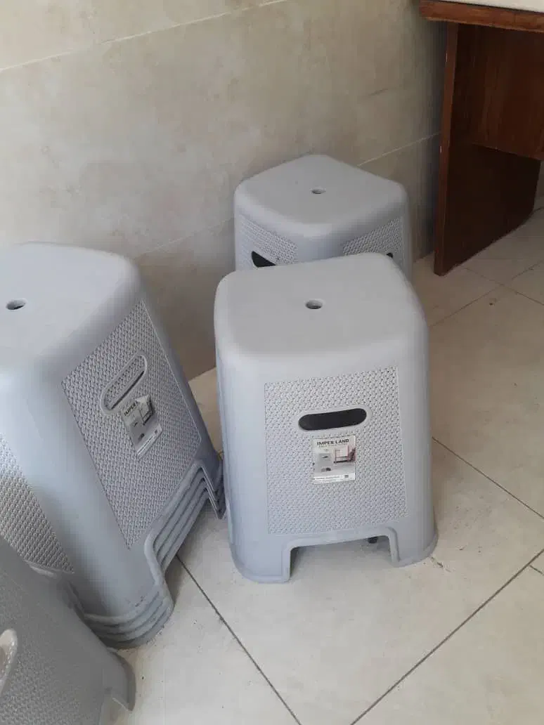 صندلی پلاستیکی و میز گرد|میز و صندلی غذاخوری|فردیس, شهرک ارم|دیوار