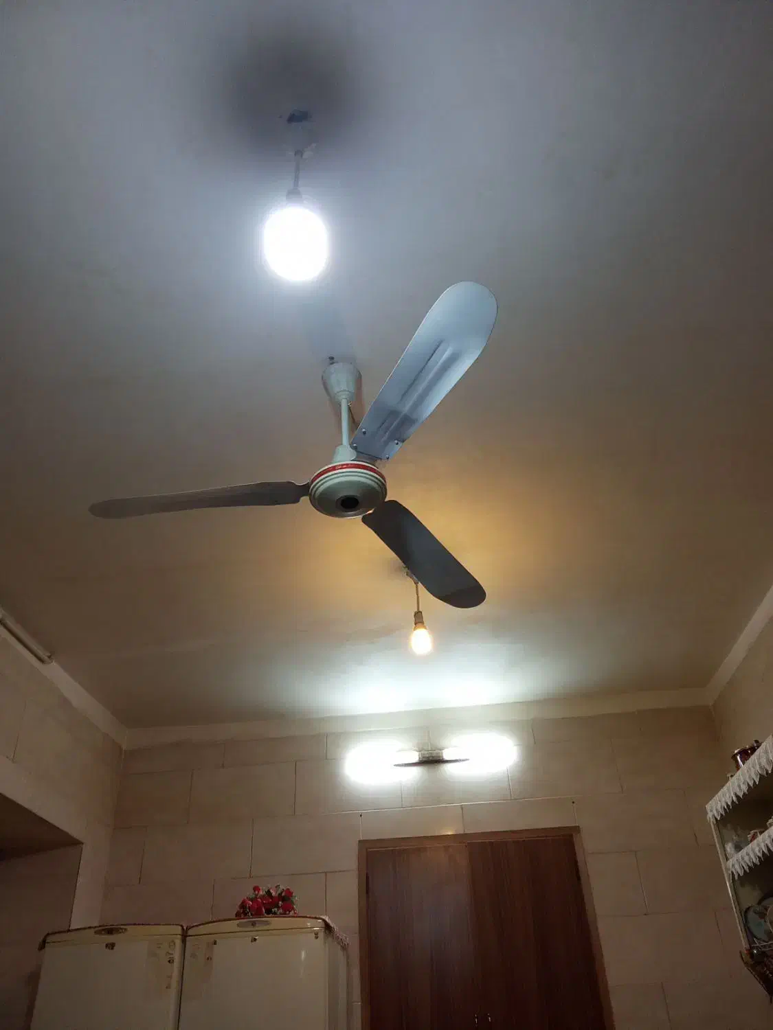 پنکه سقفی|پنکه و تصفیه‌کنندهٔ هوا|بروجرد, |دیوار