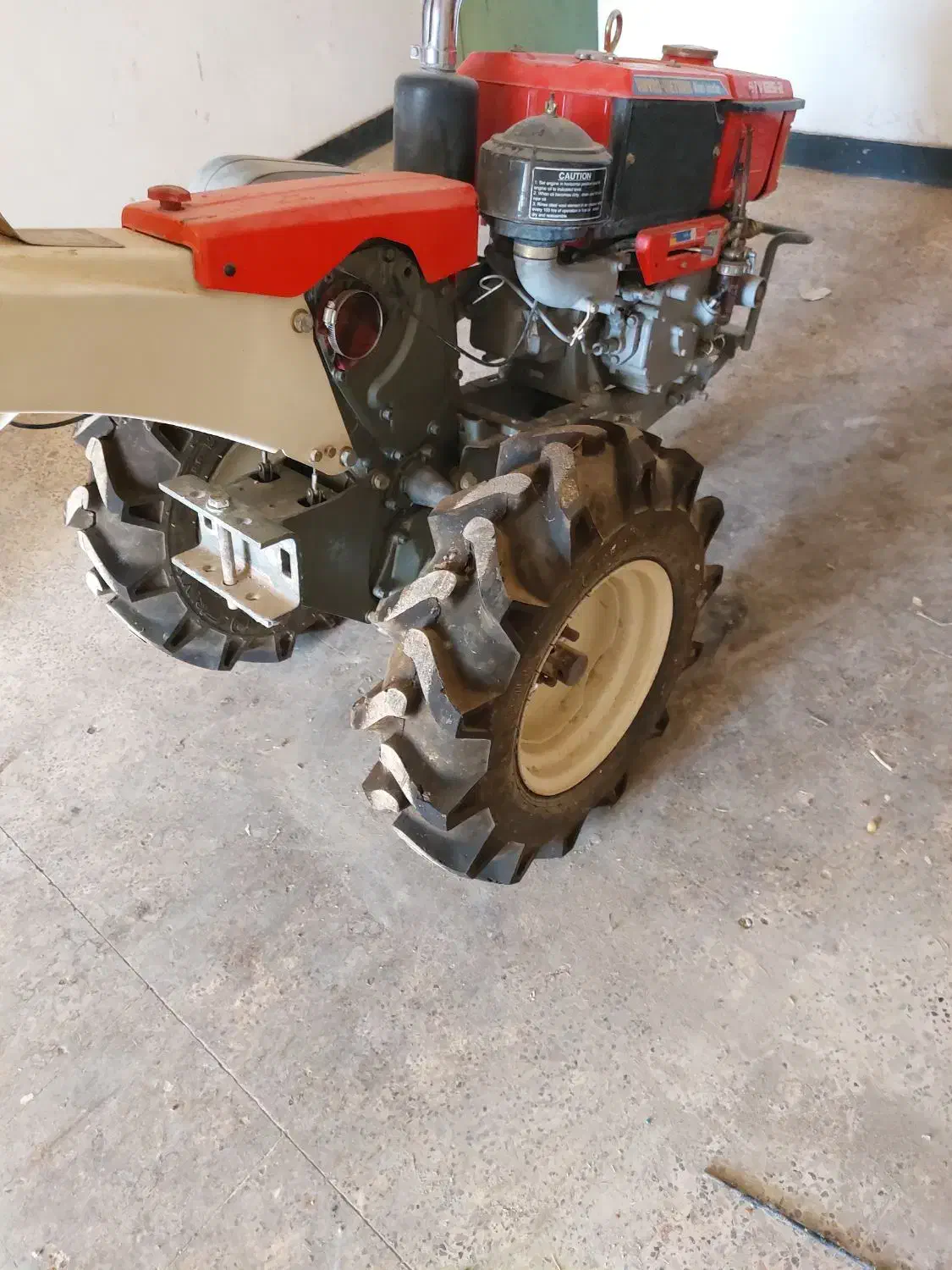 یک دستگاه تیلر RV 125 وی کینیو قطعات ژاپنی|ماشین‌آلات صنعتی|شیراز, گویم|دیوار