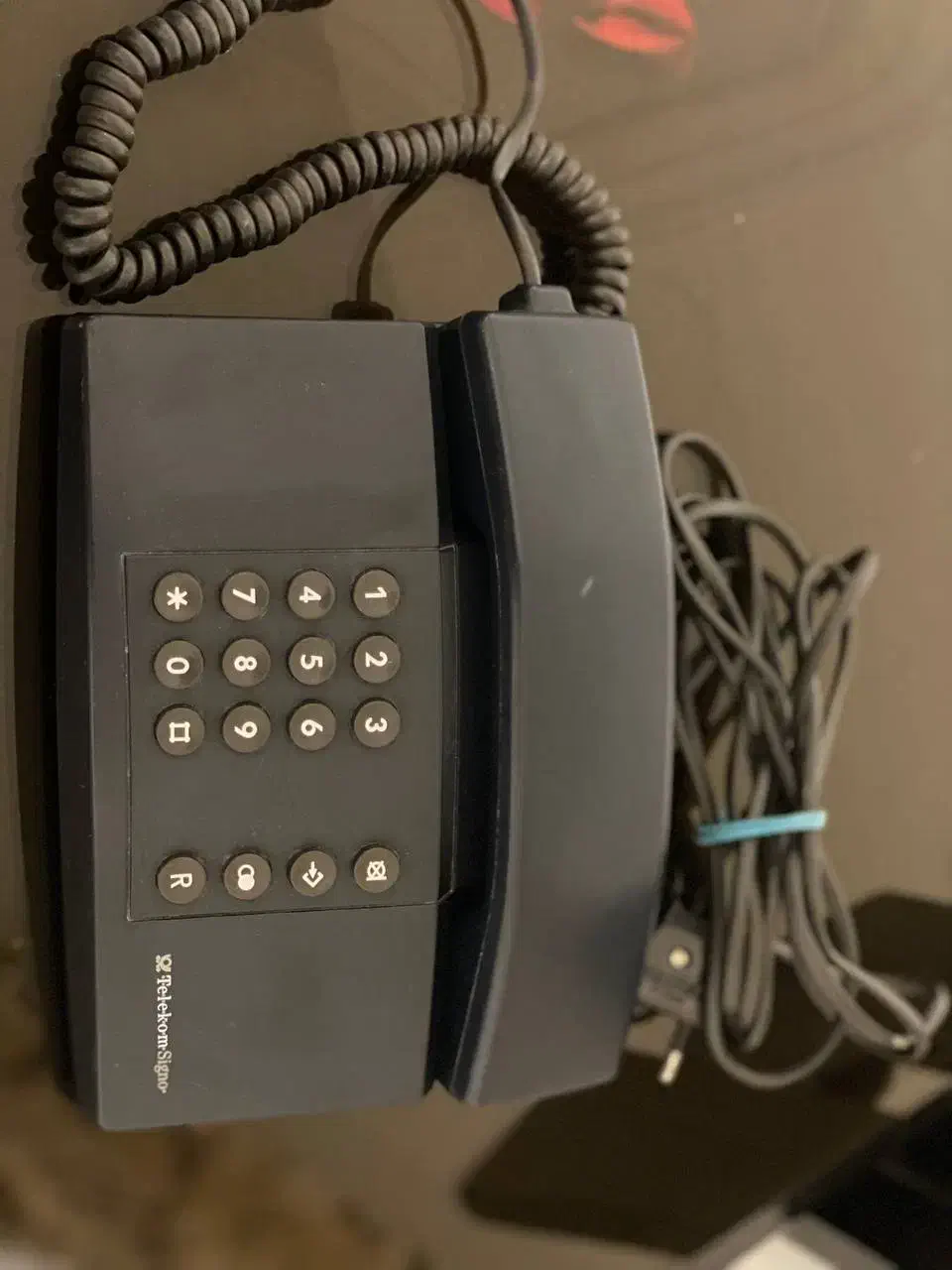 تلفن|تلفن رومیزی|اندیشه, اندیشه فاز ۴|دیوار