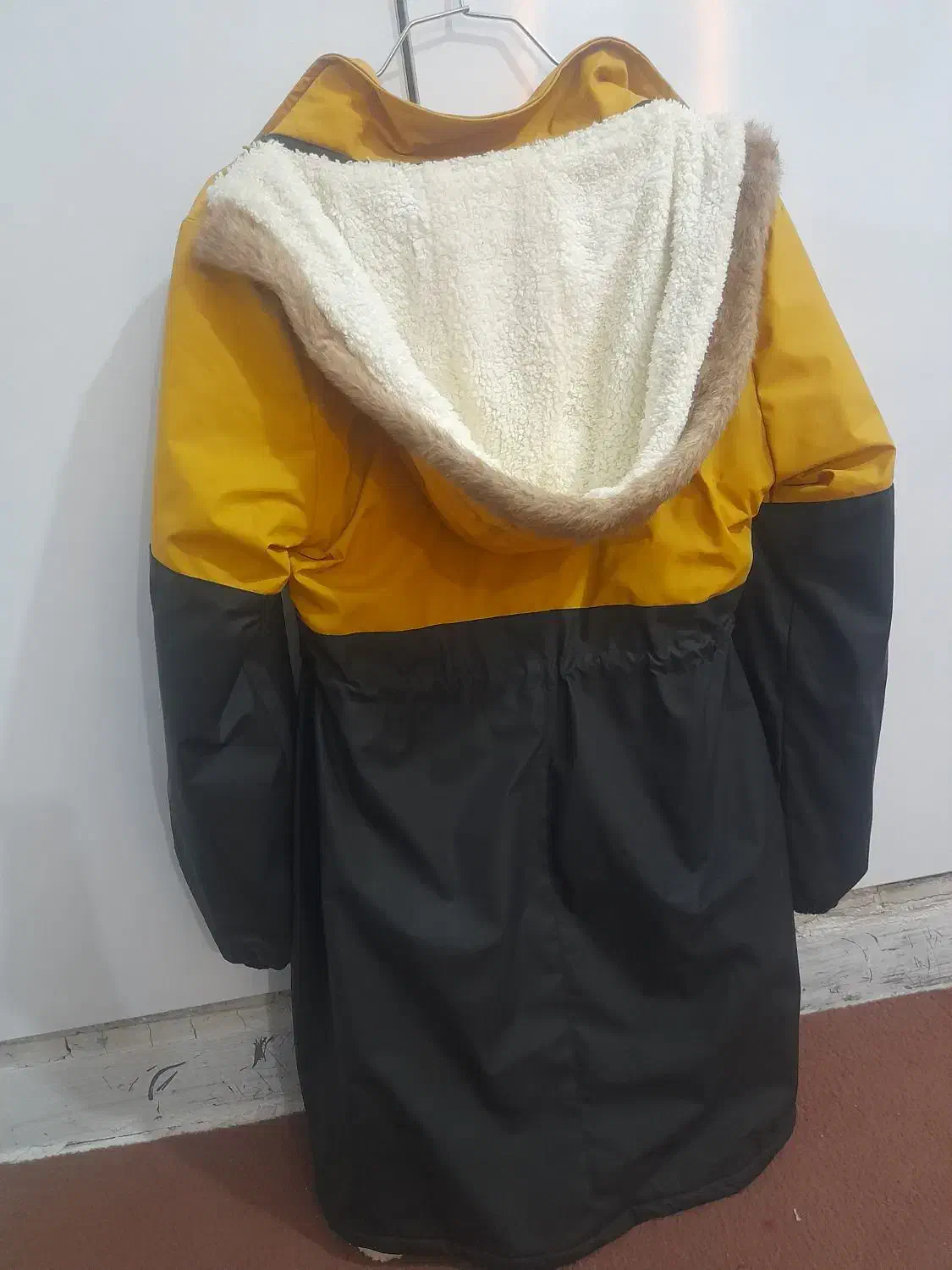 کاپشن|لباس|اندیمشک, |دیوار