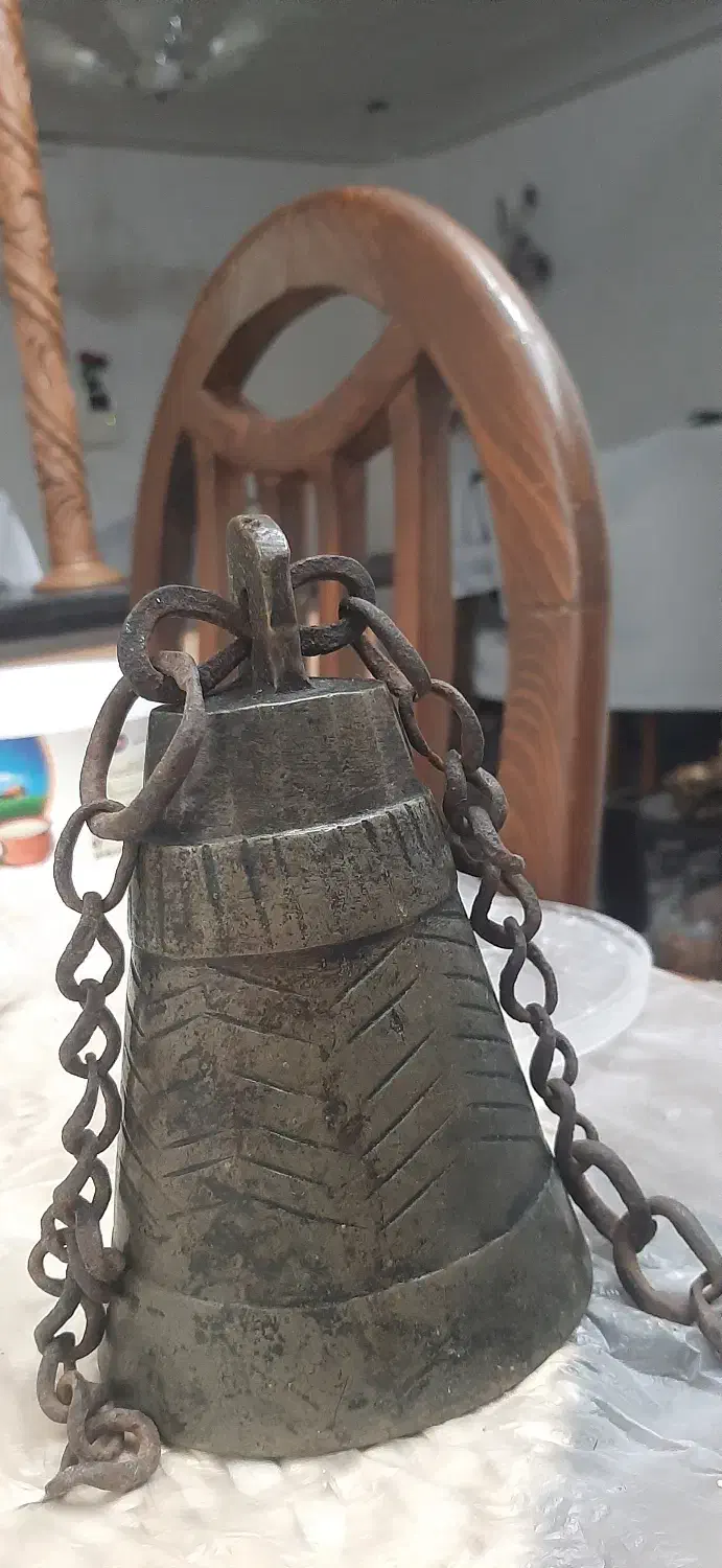 زنگوله دوران قاجاری برنجی ۱۵ سانتی بهمراه زنجیر|کلکسیون اشیاء عتیقه|سنگر, |دیوار