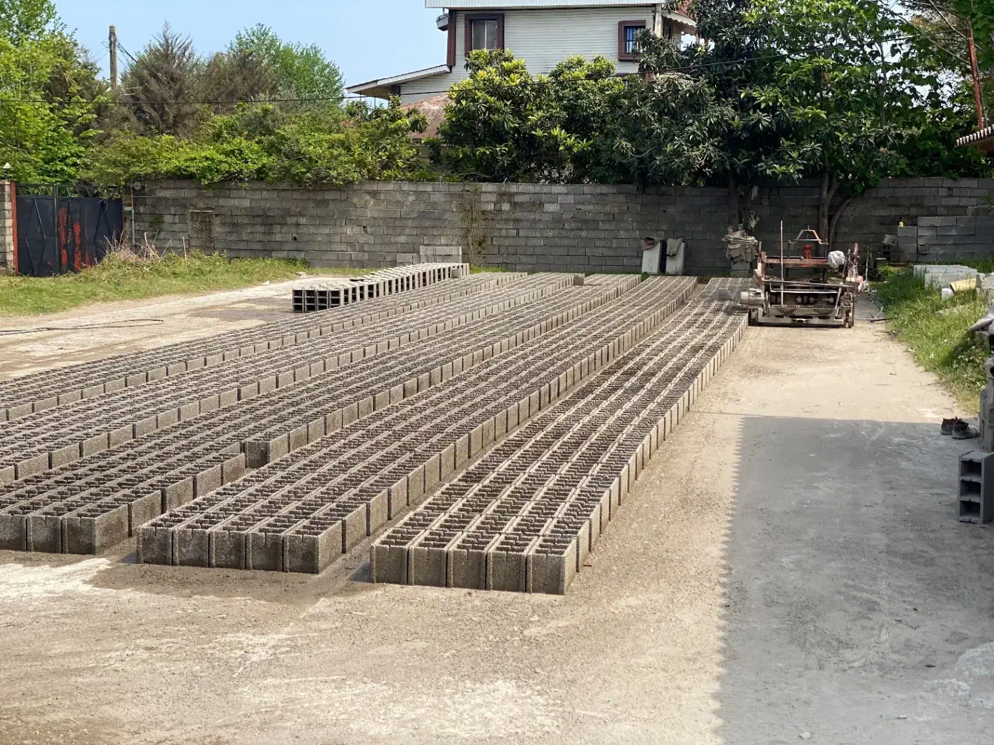 دستگاه بلوک زنی و دستگاه همزن|ماشین‌آلات صنعتی|رشت, پل تالشان|دیوار