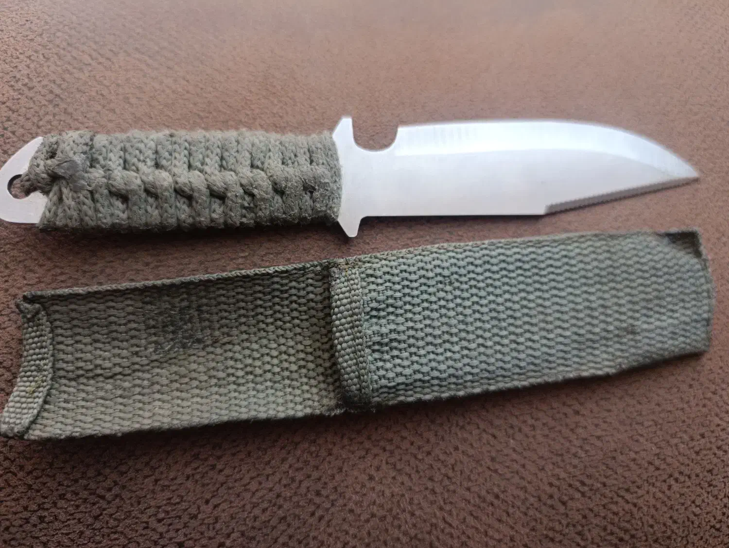 چاقو|کلکسیون اشیاء عتیقه|سبزوار, قلعه‌نو دهزار|دیوار