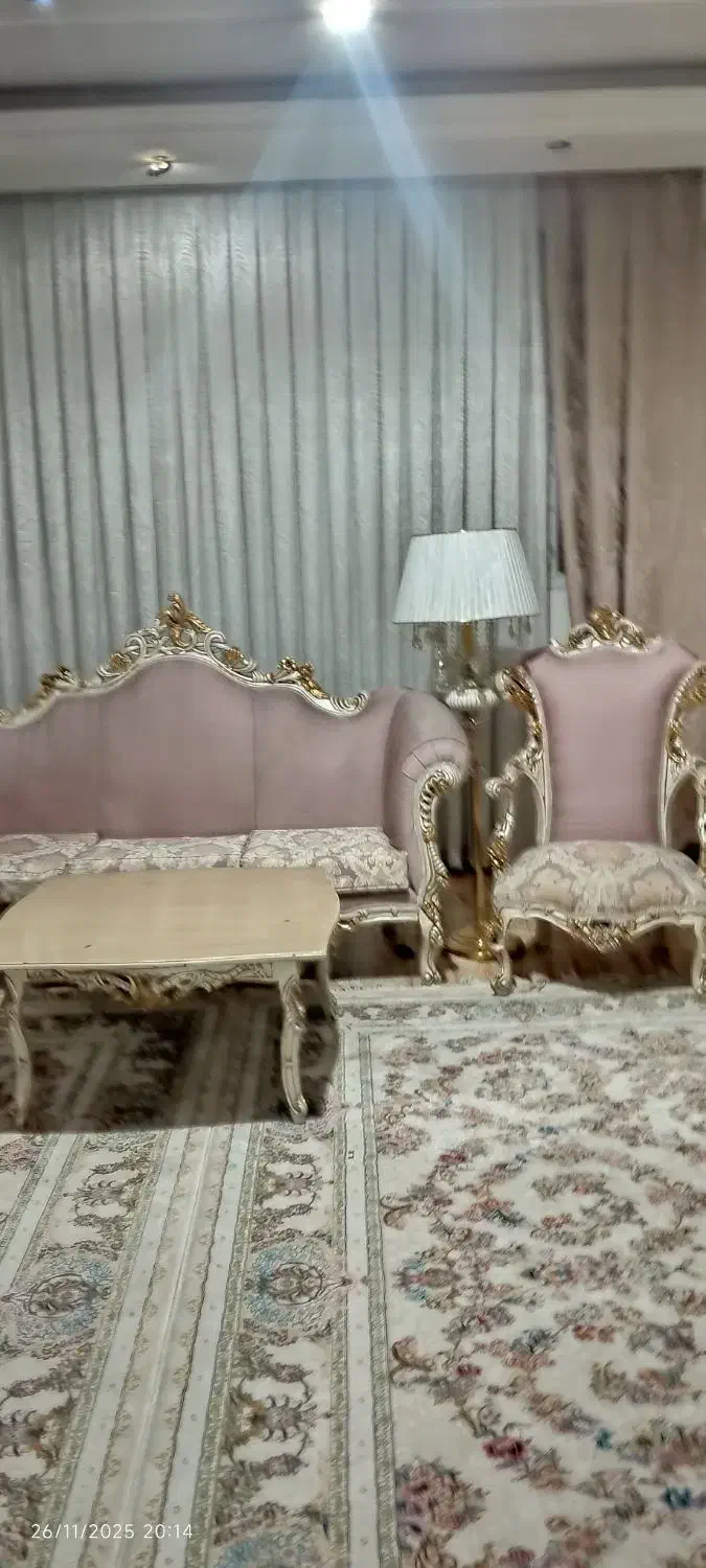 مبل نفت نفره ومیزغذای خوری۸نفره|مبلمان خانگی و میز عسلی|نسیمشهر, |دیوار