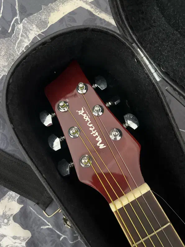 گیتار اکوستیک|گیتار، بیس، امپلیفایر|رشت, گلسار|دیوار