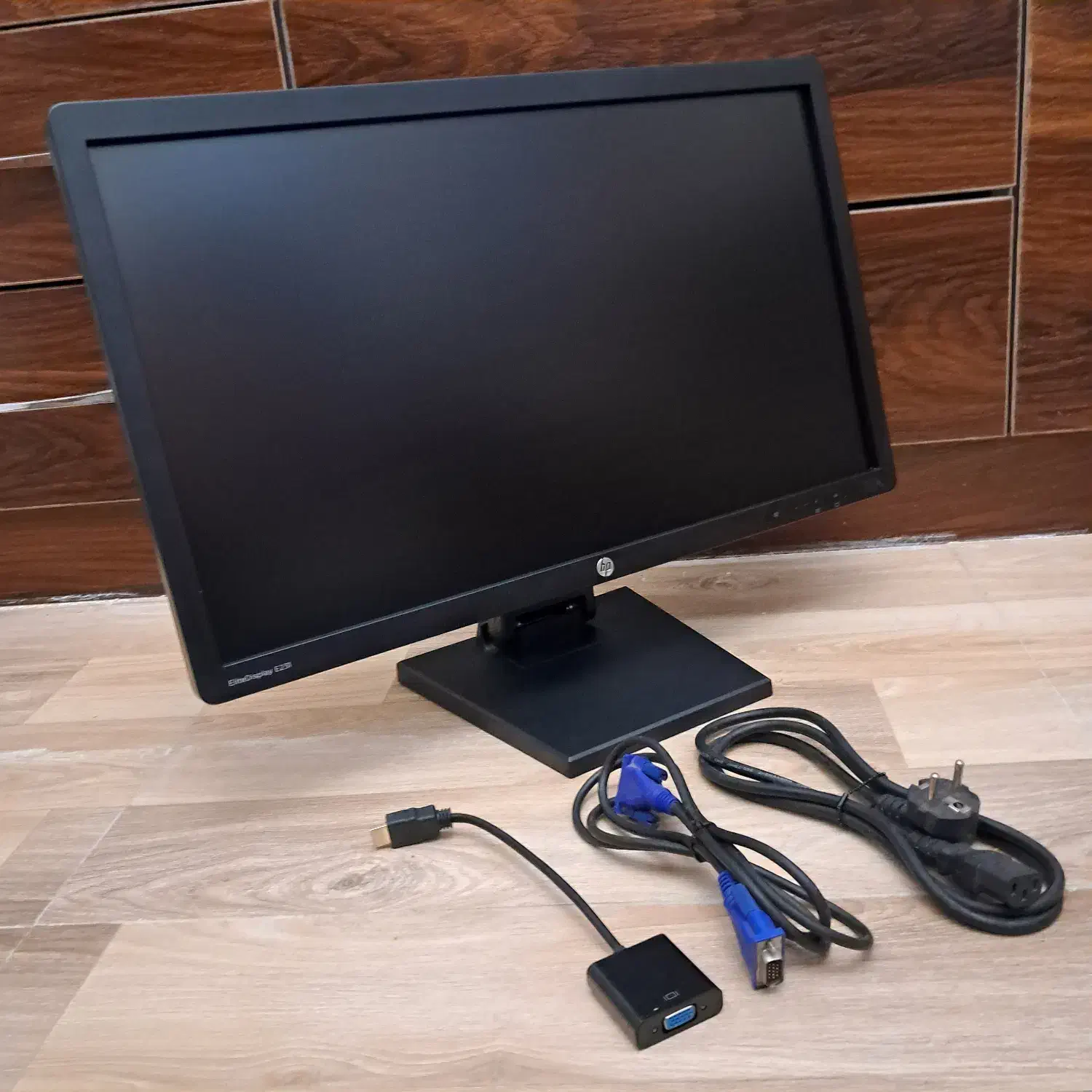 مانیتور 23 اینچ HP E231 به همراه متعلقات|قطعات و لوازم جانبی رایانه|رشت, گلباغ نماز|دیوار