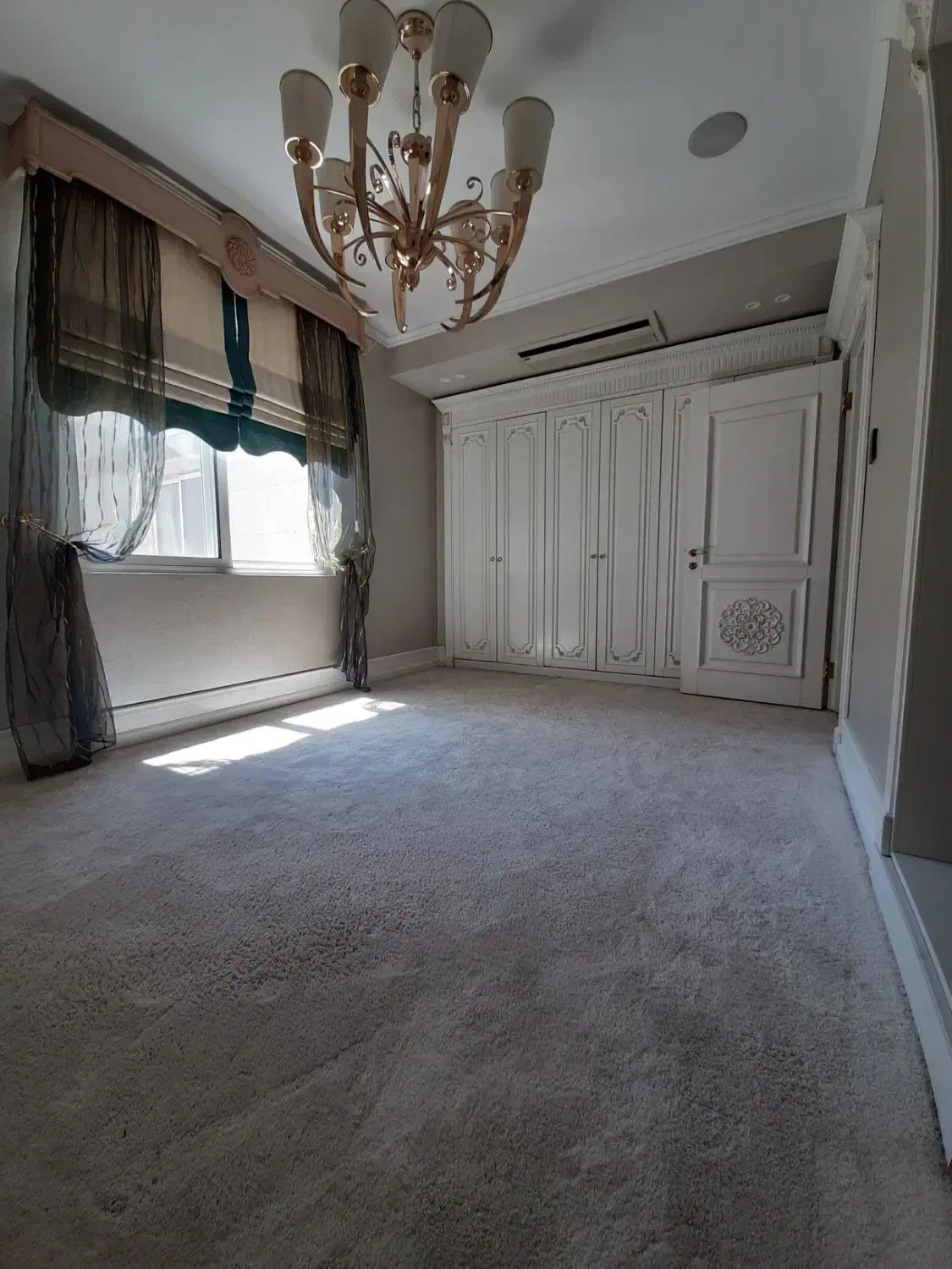 ۲۴۰ متر ۳ خوابه در کامرانیه فول مشاعات