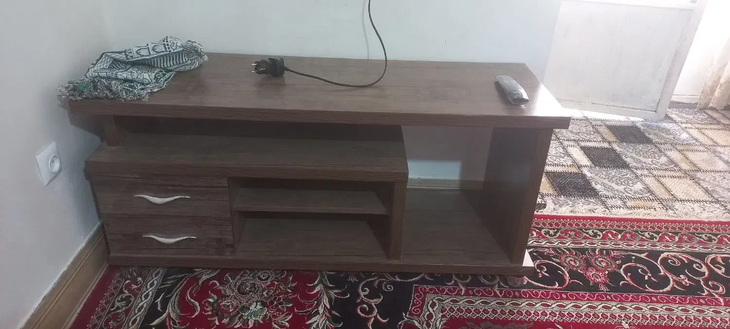 زیرتلویزیون ۲ عدد و دیجیتال۲عدد|تلویزیون و پروژکتور|ملایر, |دیوار