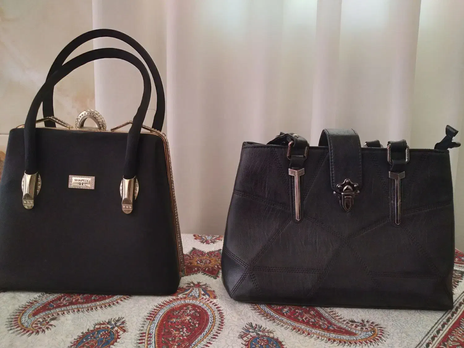 دوعدد کیف سالم|کیف، کفش، کمربند|قدس, شهر‌قدس|دیوار