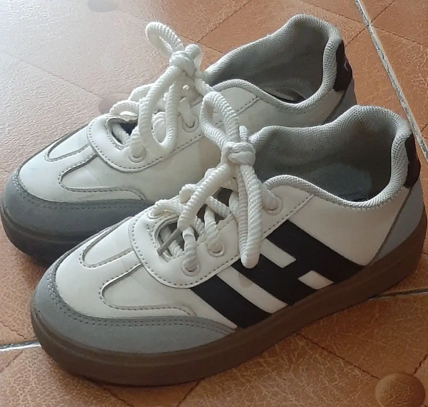 کتونی درحدنو جنس خوب|کفش و لباس بچه|محمدیه-قزوین, |دیوار