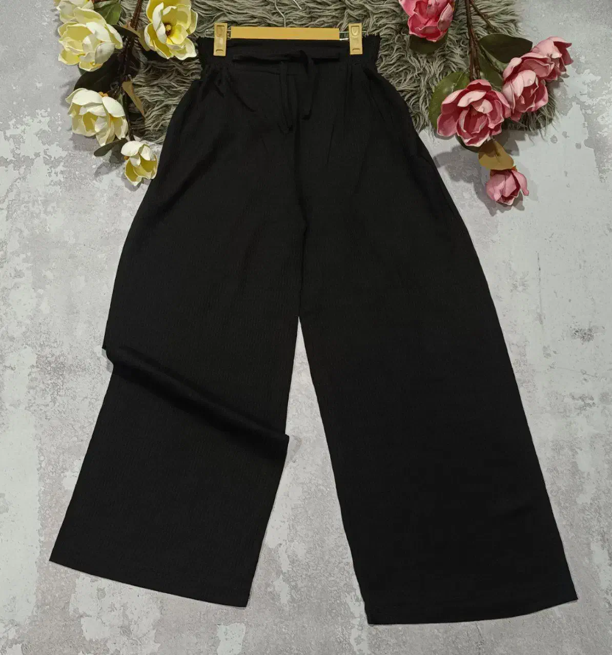 کت شلوار|لباس|کنگاور, |دیوار