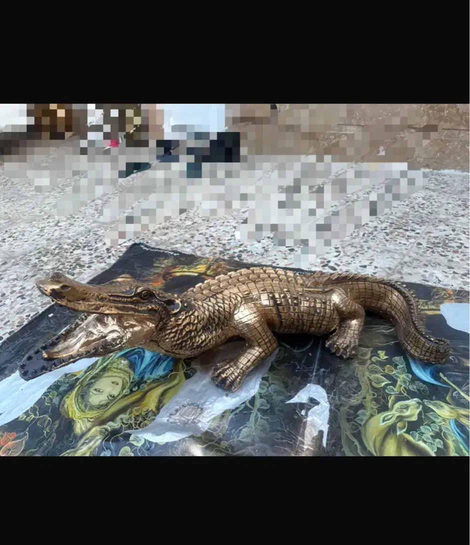 مجسمه طلایی پلی استر نو|مجسمه، تندیس، ماکت|شیراز, باهنر|دیوار