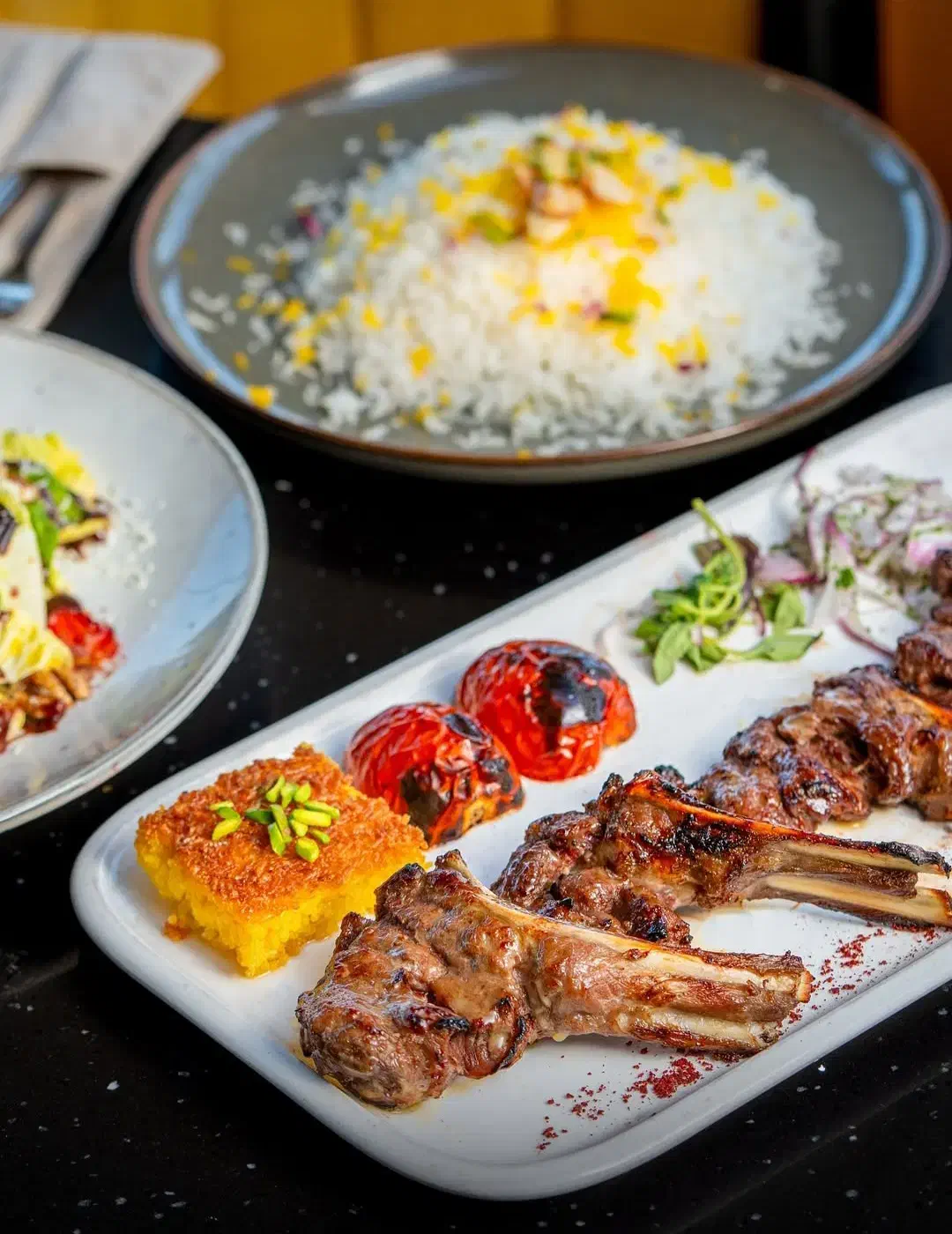 جذب فوری آقا در رستوران/با تمام امکانات وحقوق بالا|استخدام خدمات فروشگاه و رستوران|تهران, نیاوران|دیوار