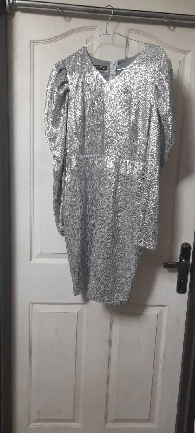 ۲ عدد لباس|لباس|بوئین زهرا, |دیوار