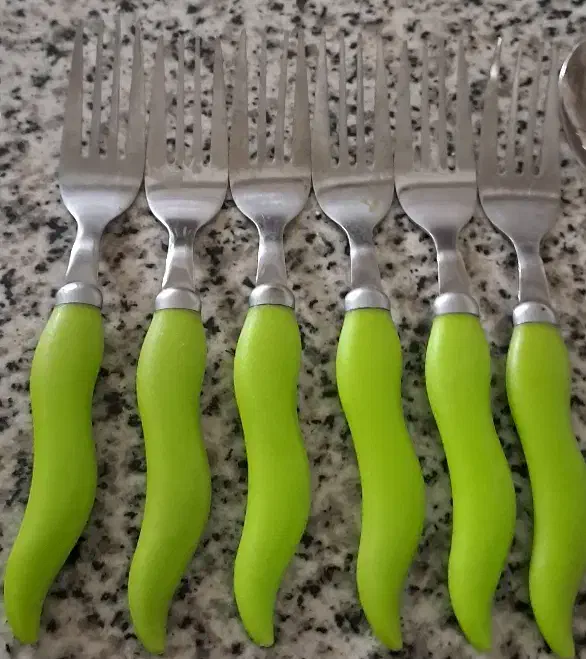 تعدادی قاشق،چنگال ،کفگیر و ملاقه|ظروف سرو و پذیرایی|اصفهان, سپاهان‌شهر|دیوار