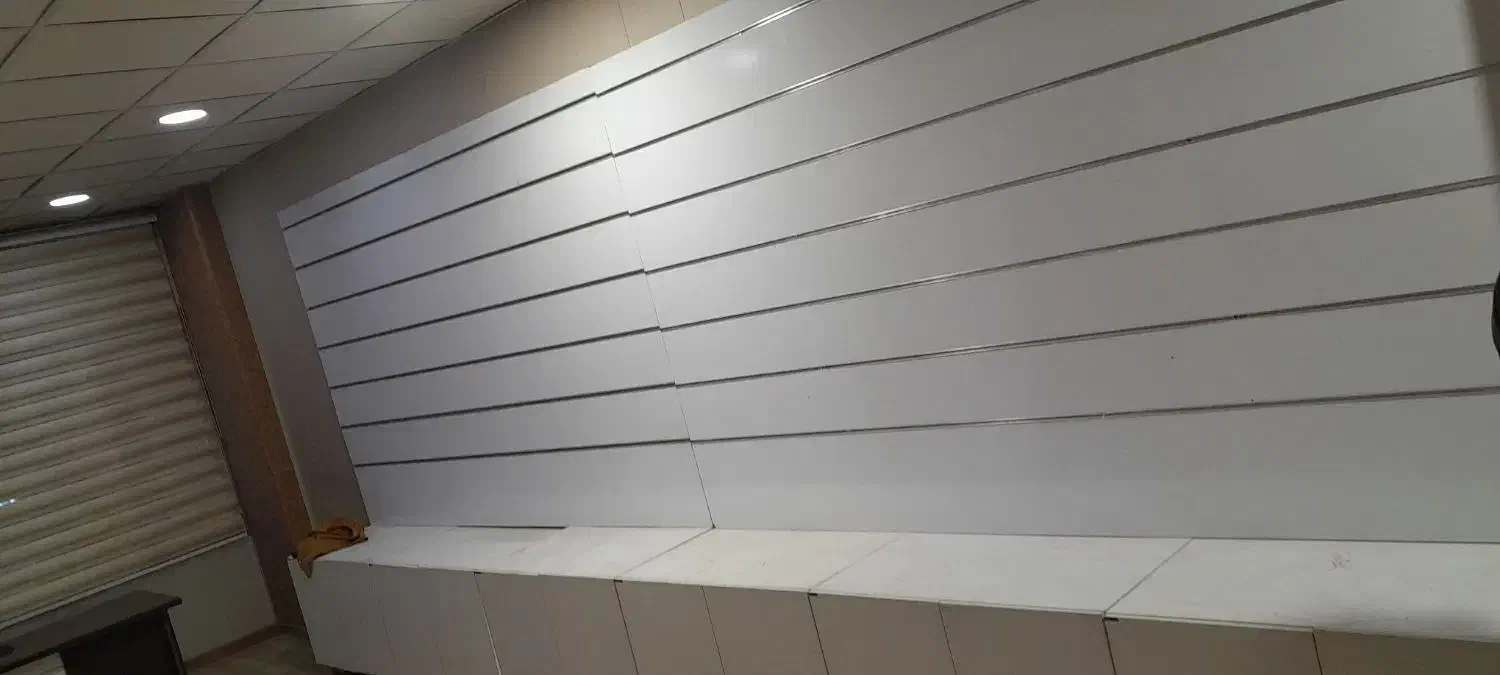 استند دیواری همراه با کمد های پایین|فروشگاه و مغازه|تبریز, |دیوار