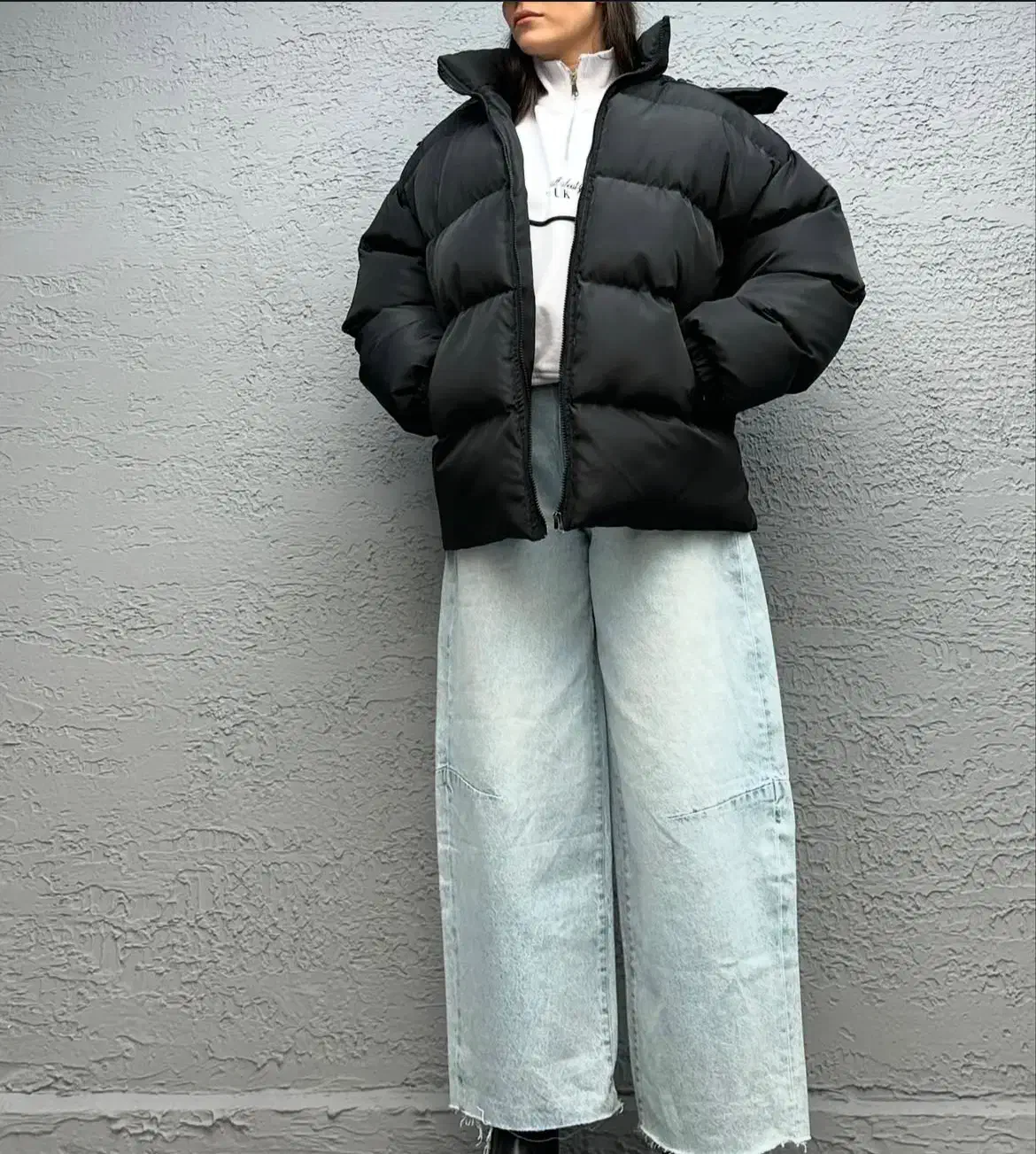 کاپشن مشکی|لباس|بابل, |دیوار